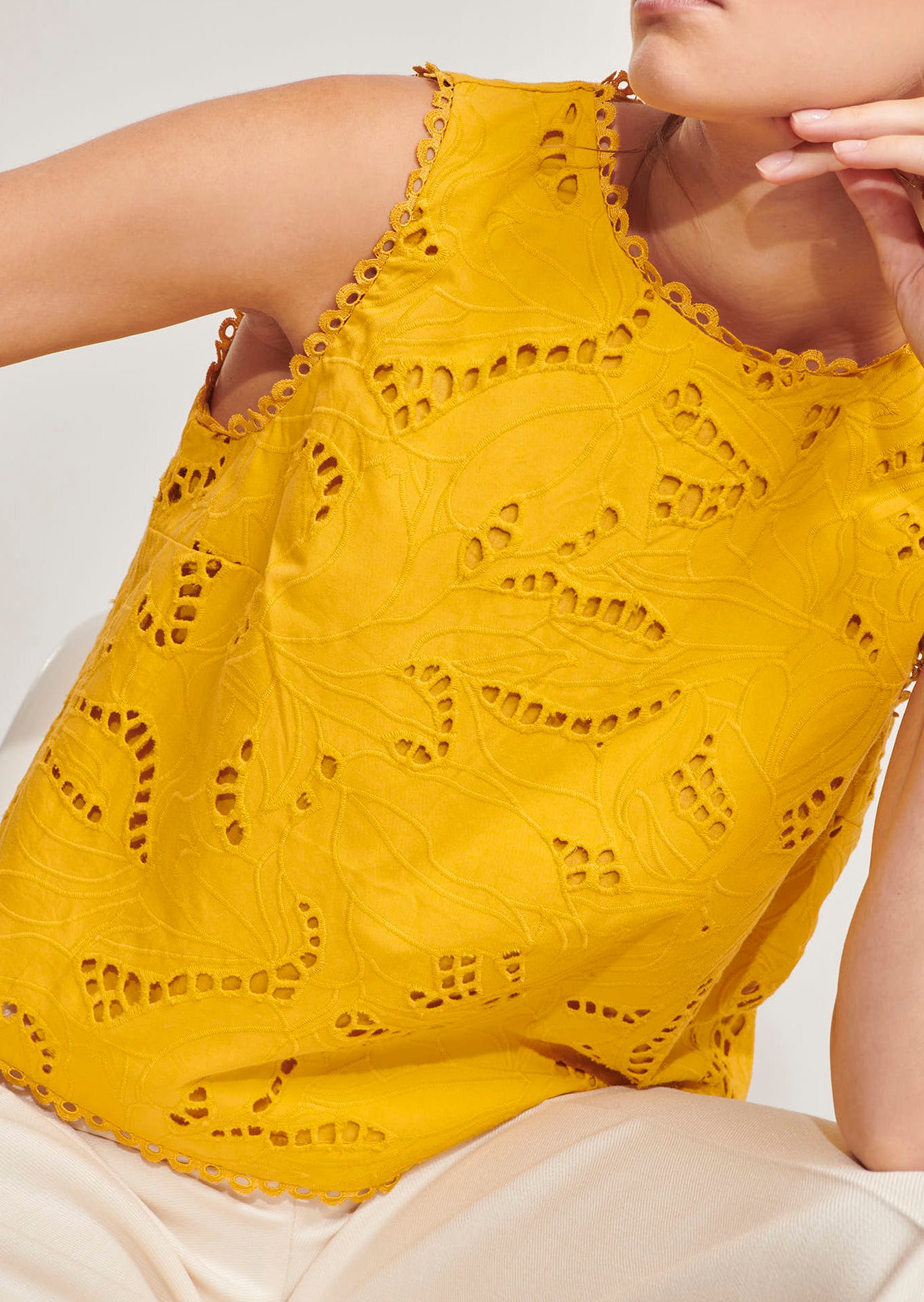 Top Thia jaune en broderie anglaise Faume - seconde main