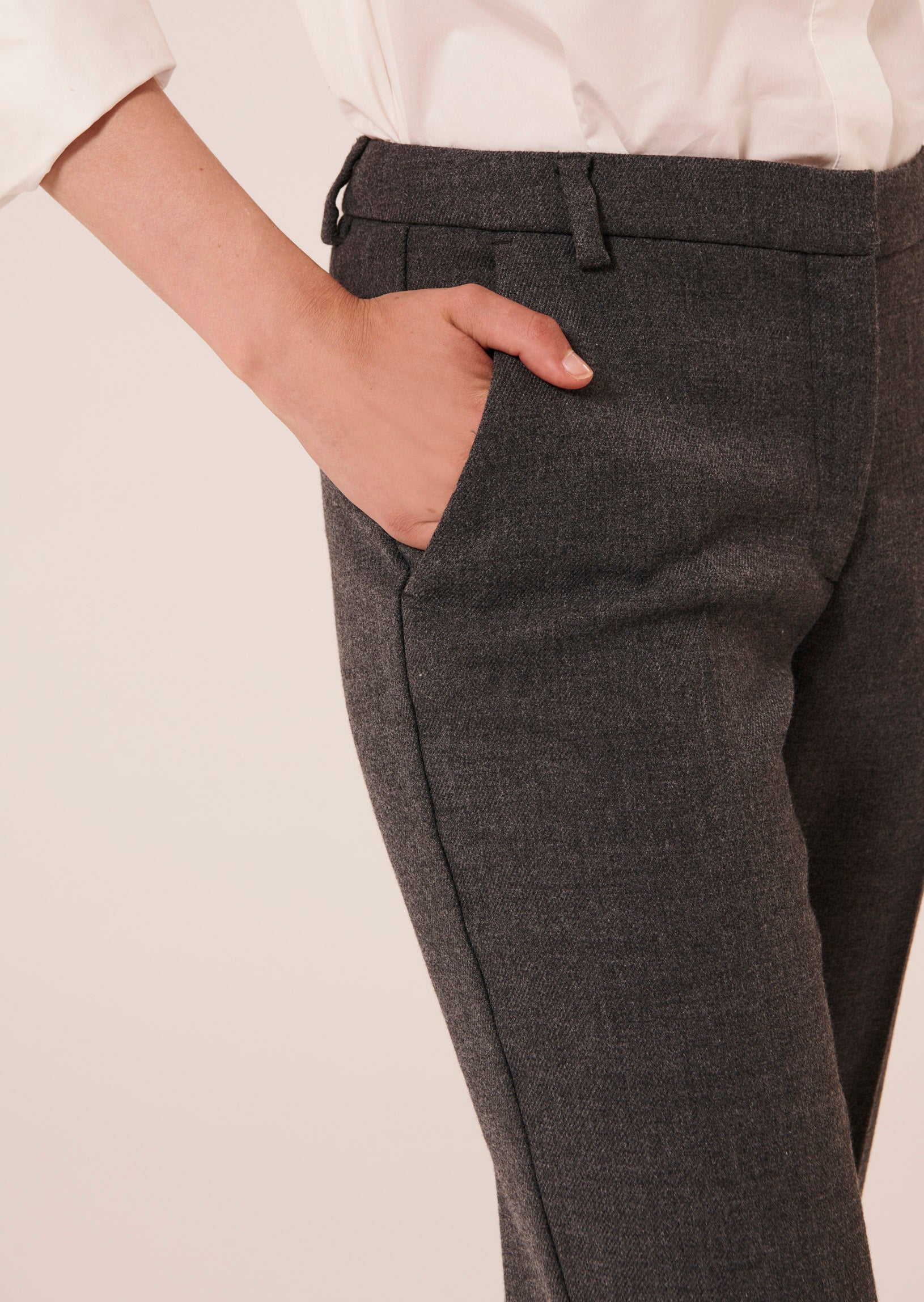 Pantalon Pampille gris en laine tailleur Faume - seconde main
