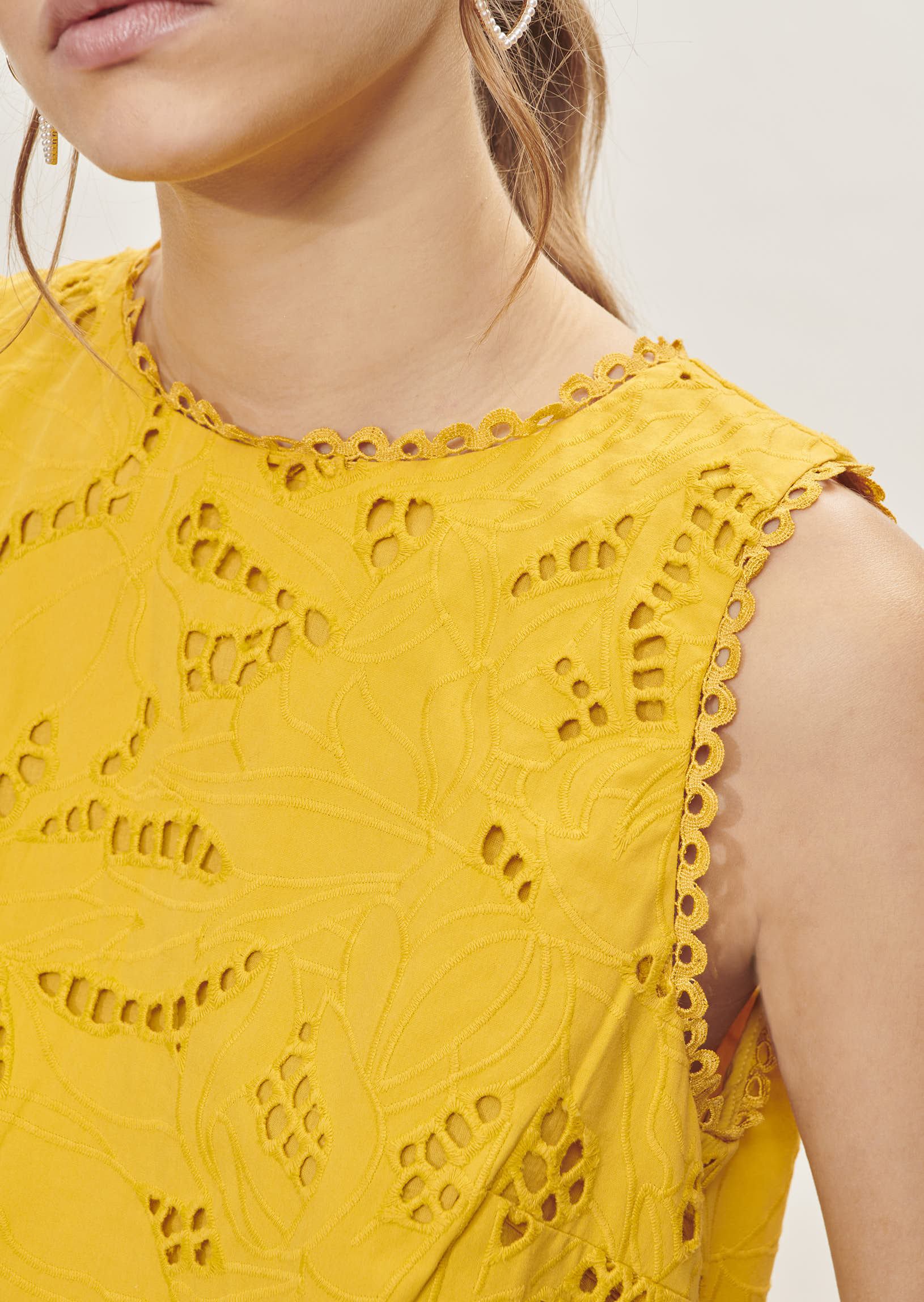 Top Thia jaune en broderie anglaise Faume - seconde main