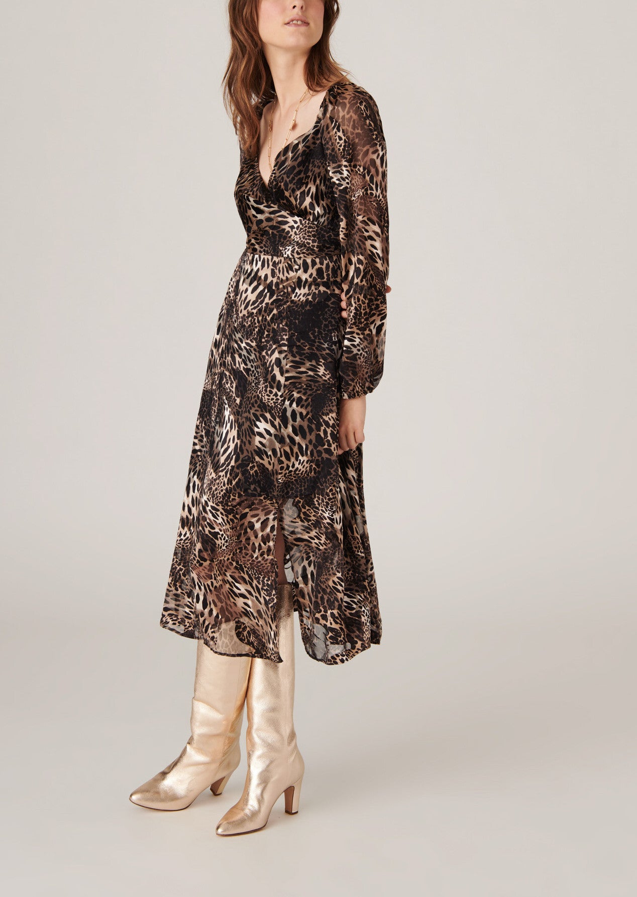 Robe Rayane esprit cache-coeur imprimé dévoré animal sur viscose de soie noire et sable Faume - seconde main