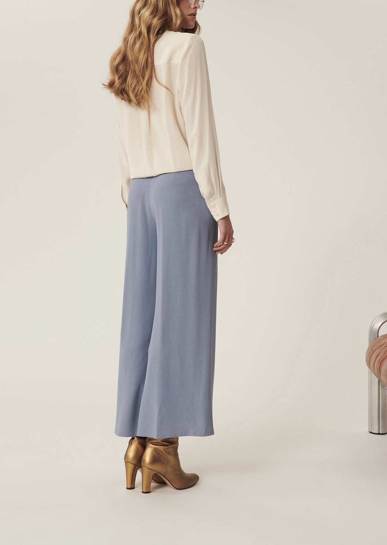 Pantalon Prunelle bleu en crêpe envers satin Faume - seconde main