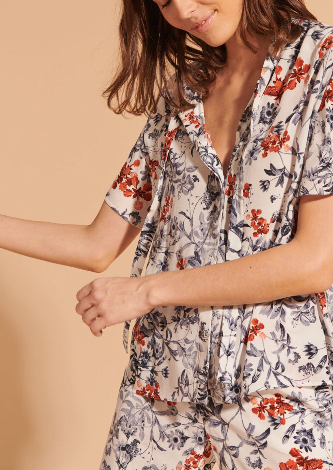 Chemise écrue Tella à col cravate imprimé fleurs japonaises Faume - seconde main