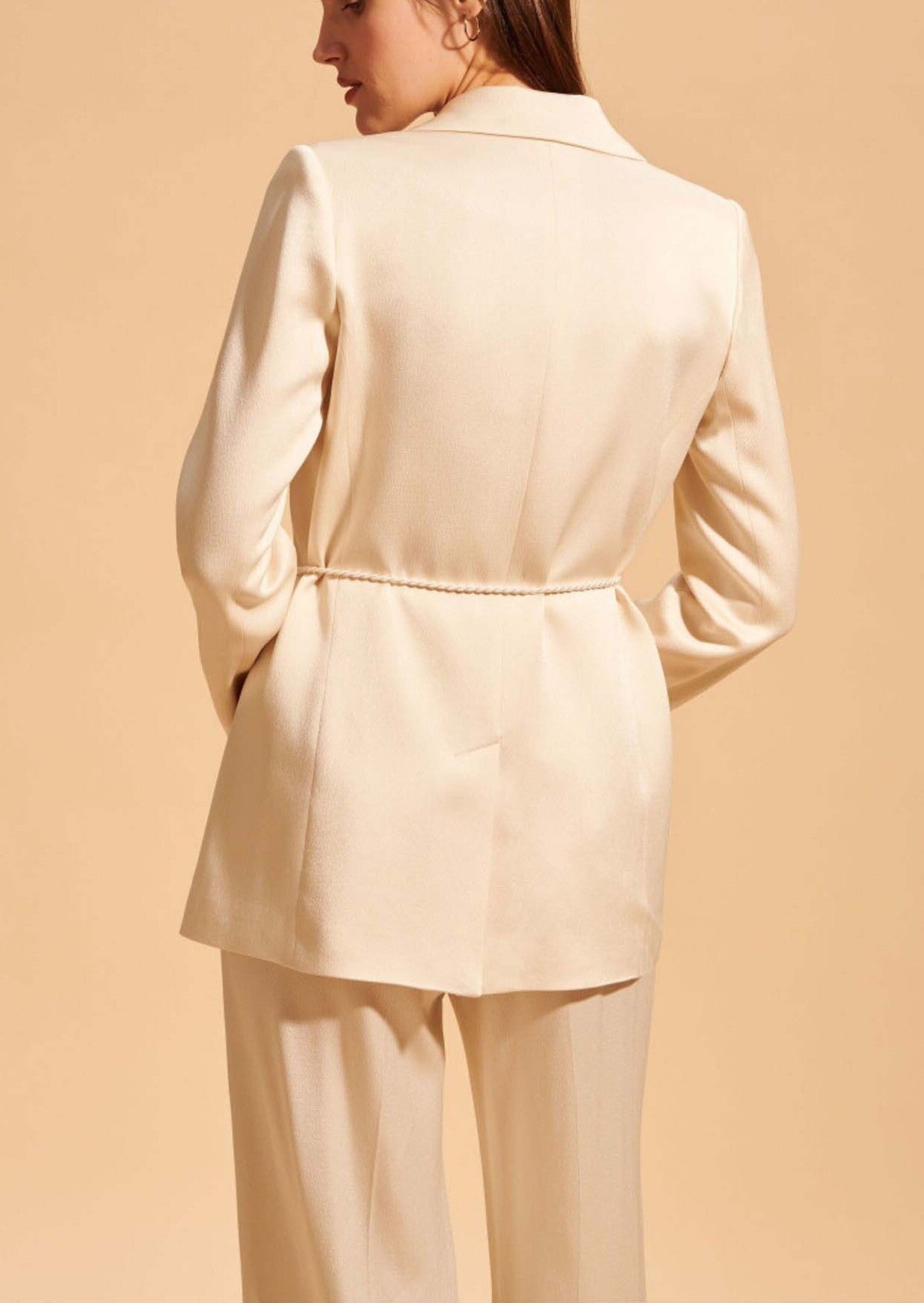 Veste de tailleur Vassilia écrue en crêpe martelé Faume - seconde main