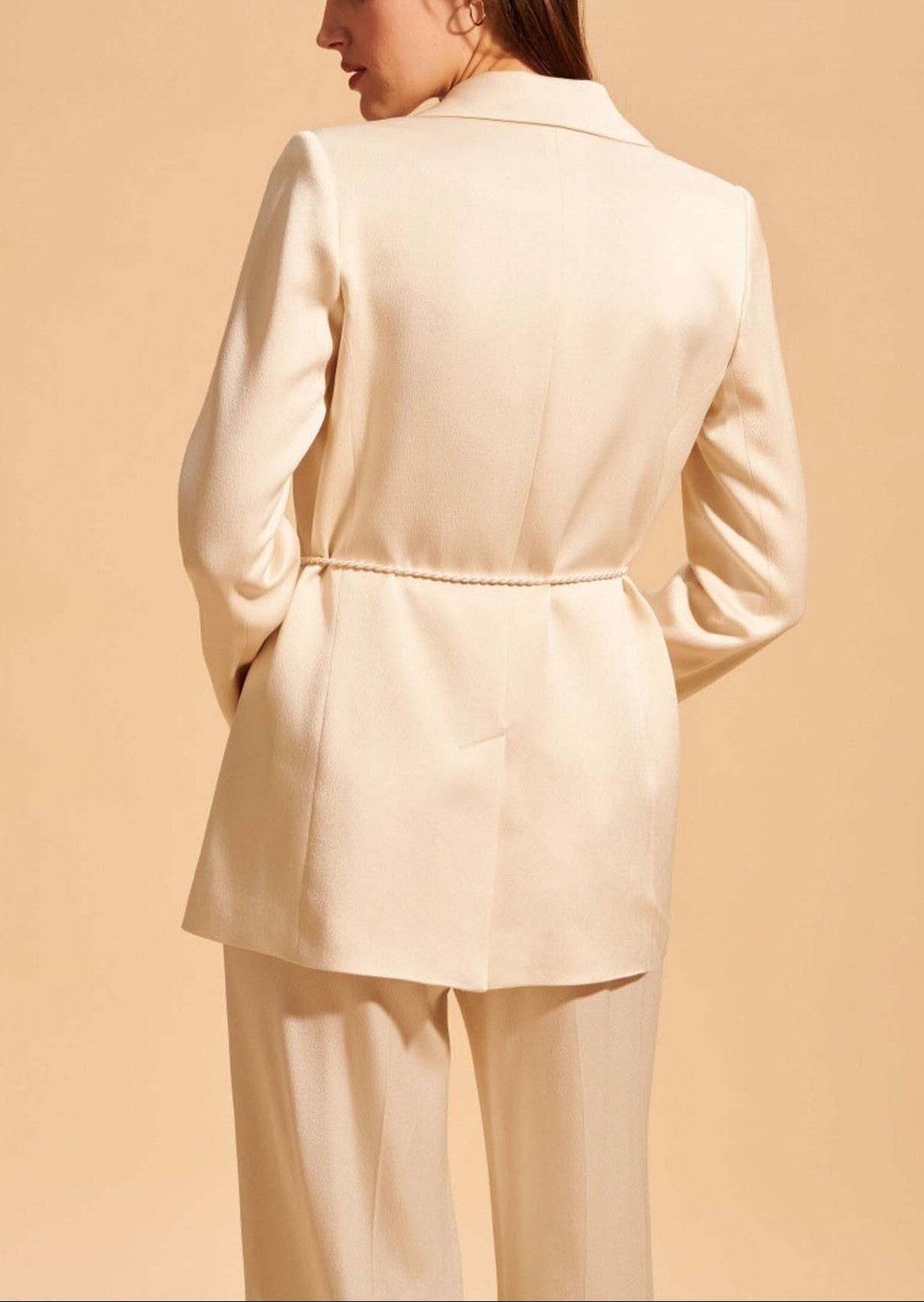 Veste de tailleur Vassilia écrue en crêpe martelé Faume - seconde main