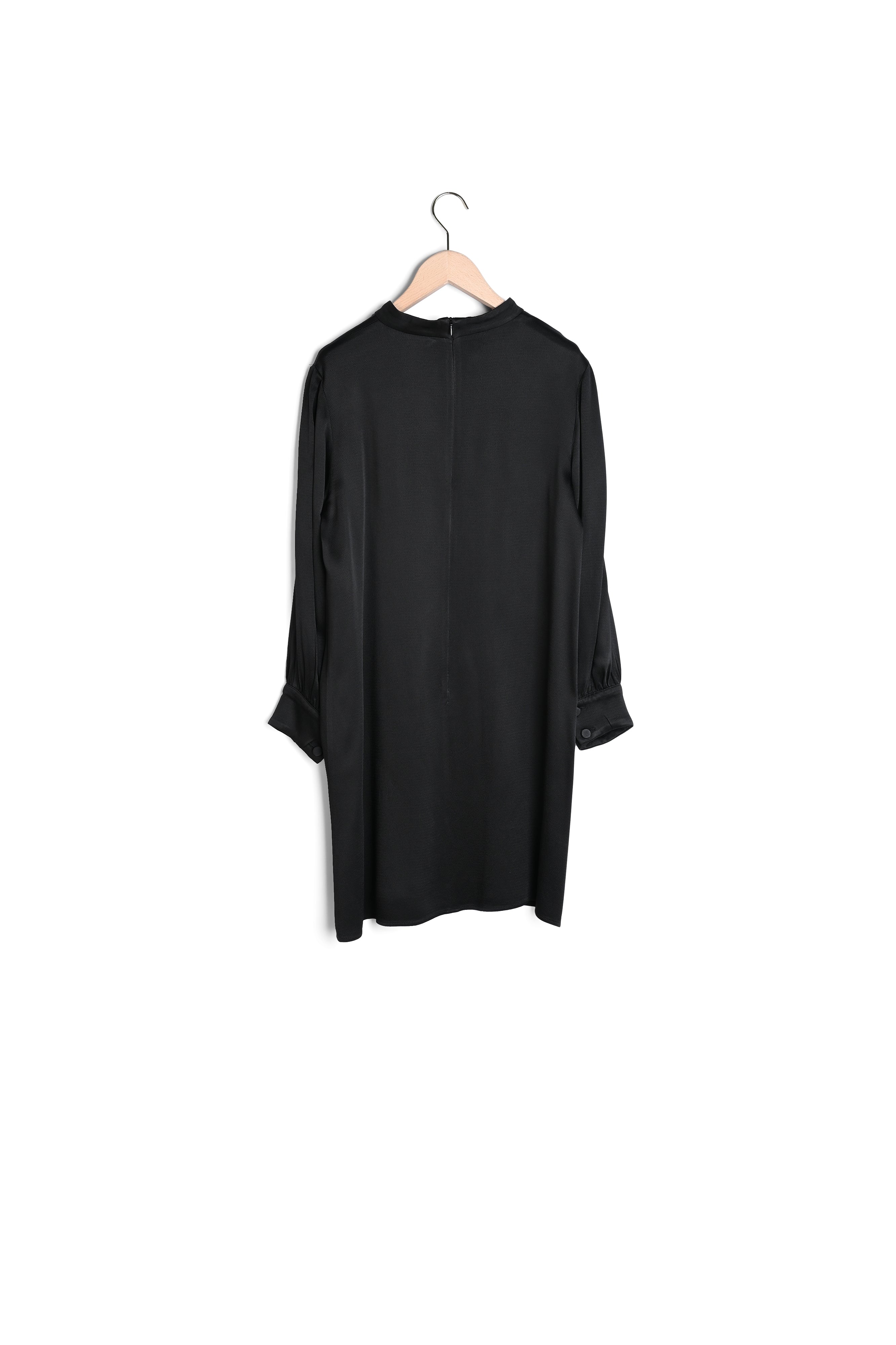 Robe ample noire en satin martelé Faume - seconde main