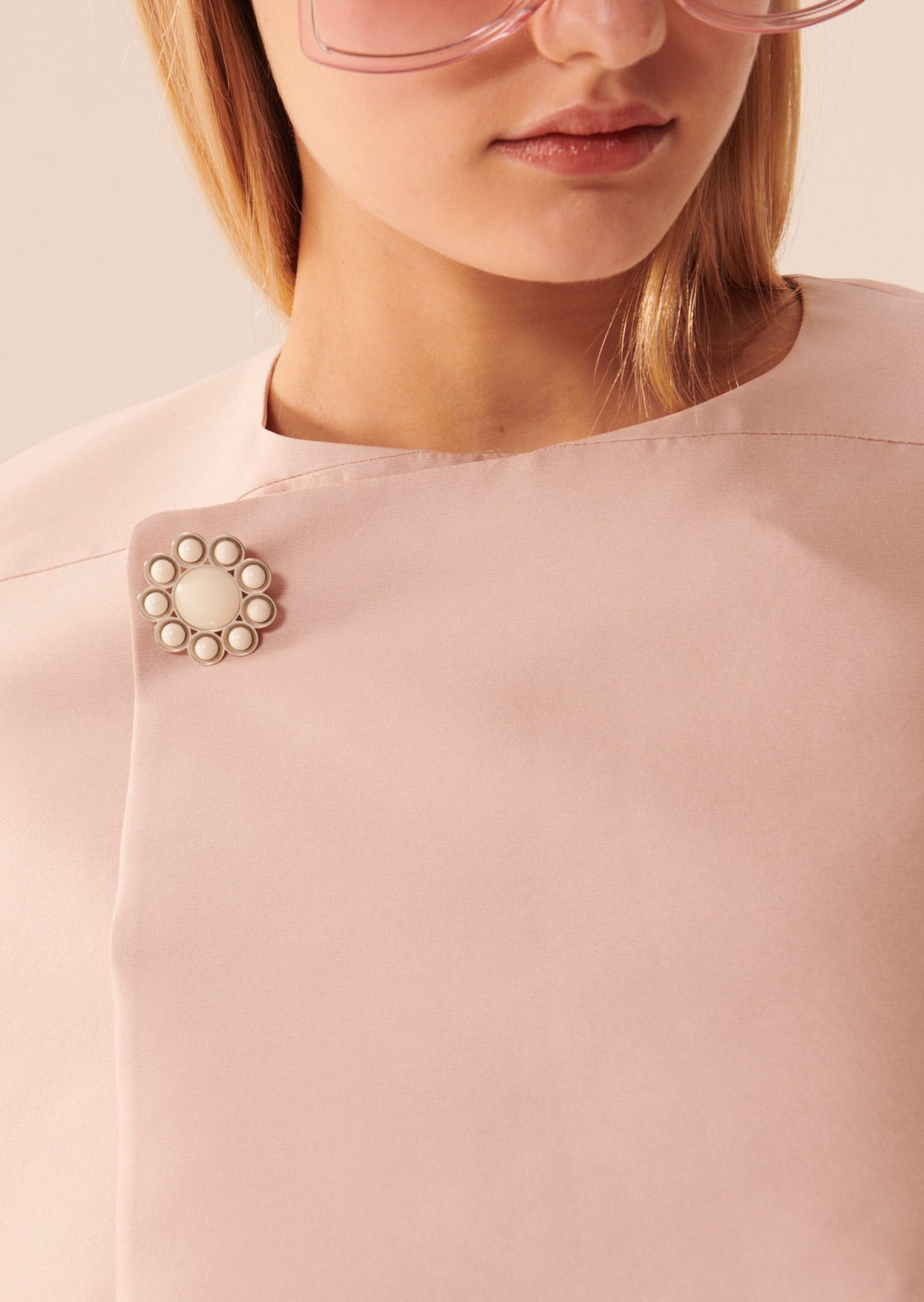 Cape Valeria nude en satin Faume - seconde main