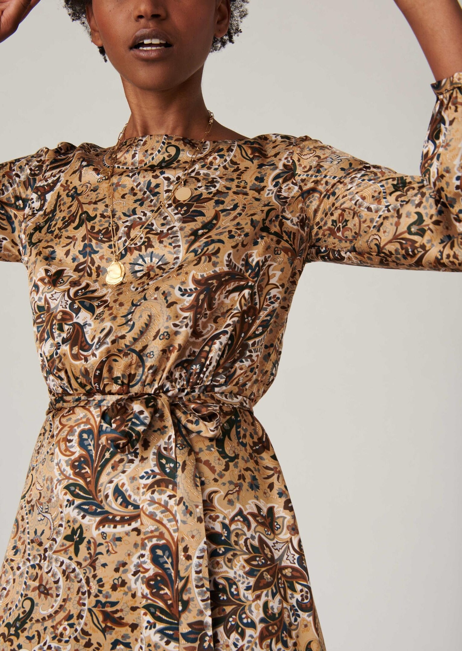 Robe Rylly mi-longue camel imprimé cachemire en satin viscose de soie Faume - seconde main