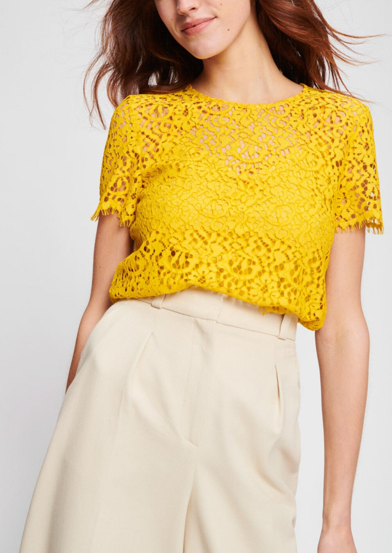 Top en dentelle safran Faume - seconde main