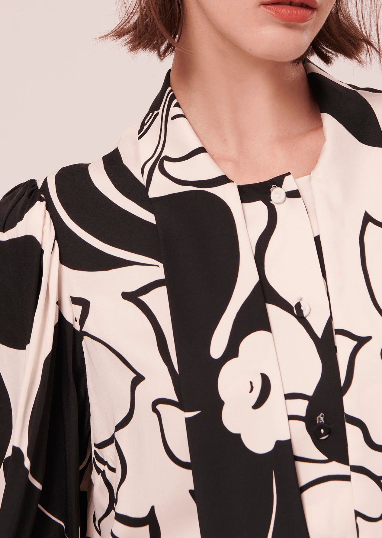 Top Toxane écru imprimé à fleurs noires Faume - seconde main