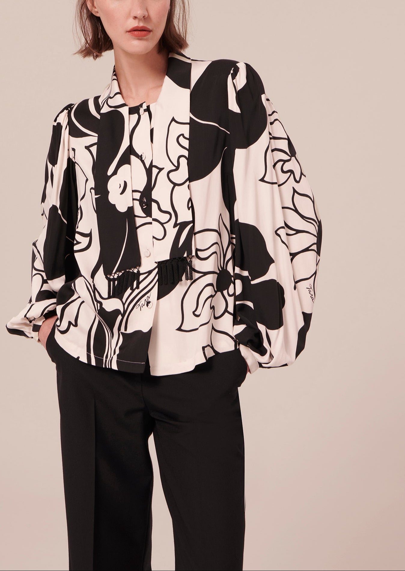 Top Toxane écru imprimé à fleurs noires Faume - seconde main