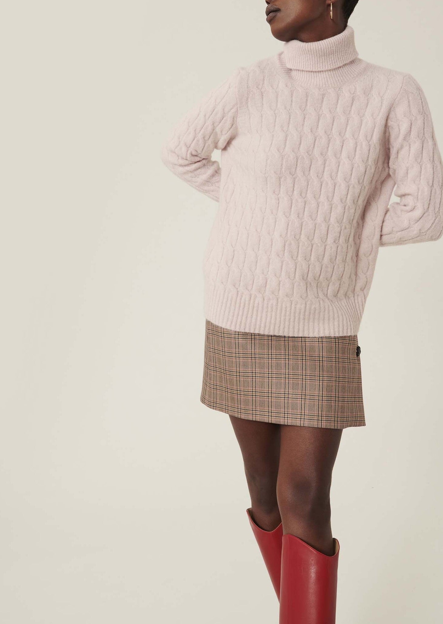 Pull Phybie rose pâle en maille doudou Faume - seconde main