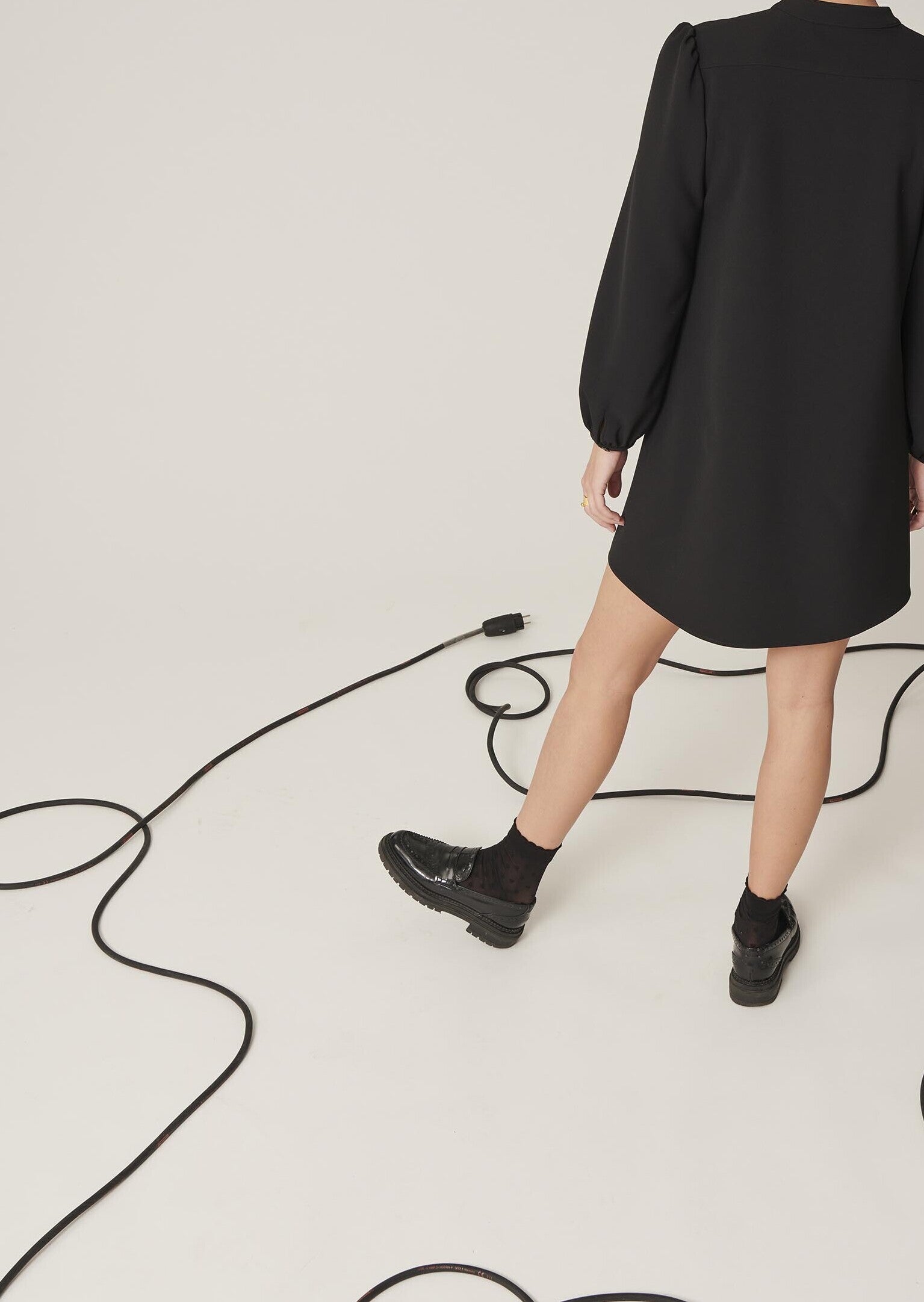 Robe Raiqa noire en crêpe Faume - seconde main