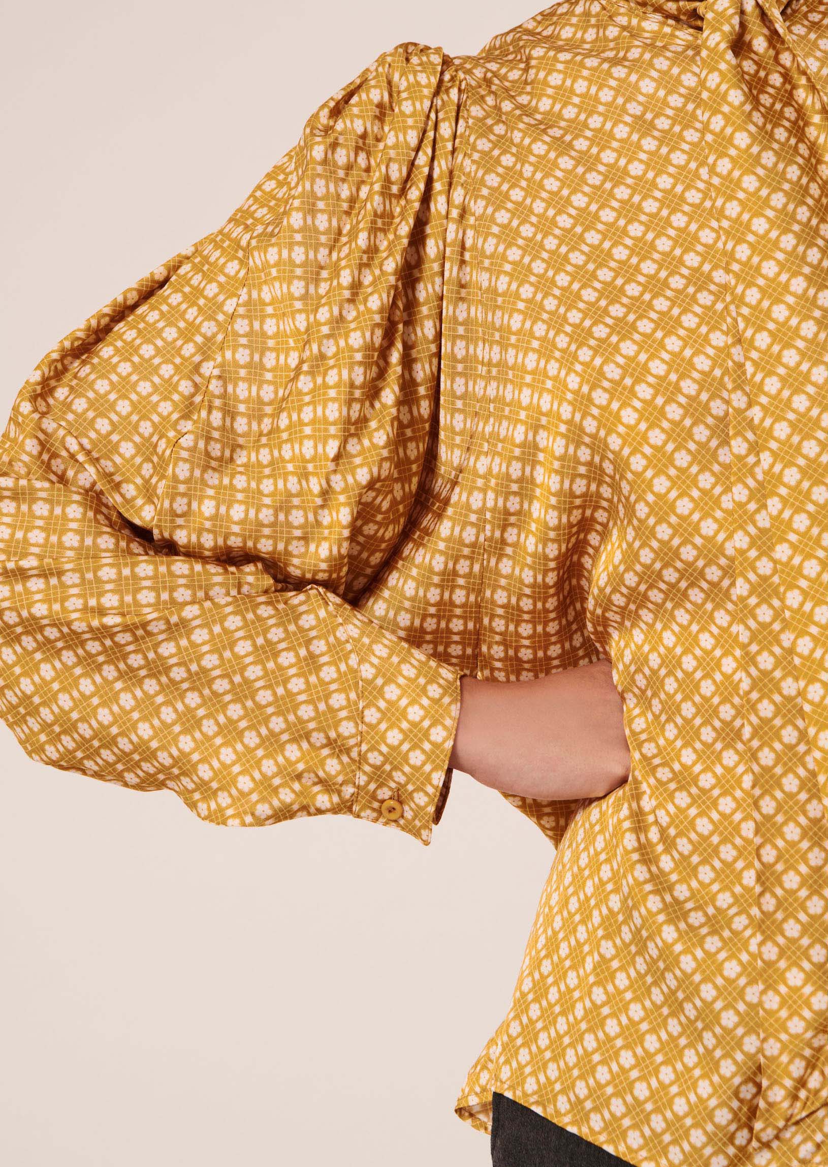 Chemise Candy jaune imprimé petites fleurs en satin Faume - seconde main