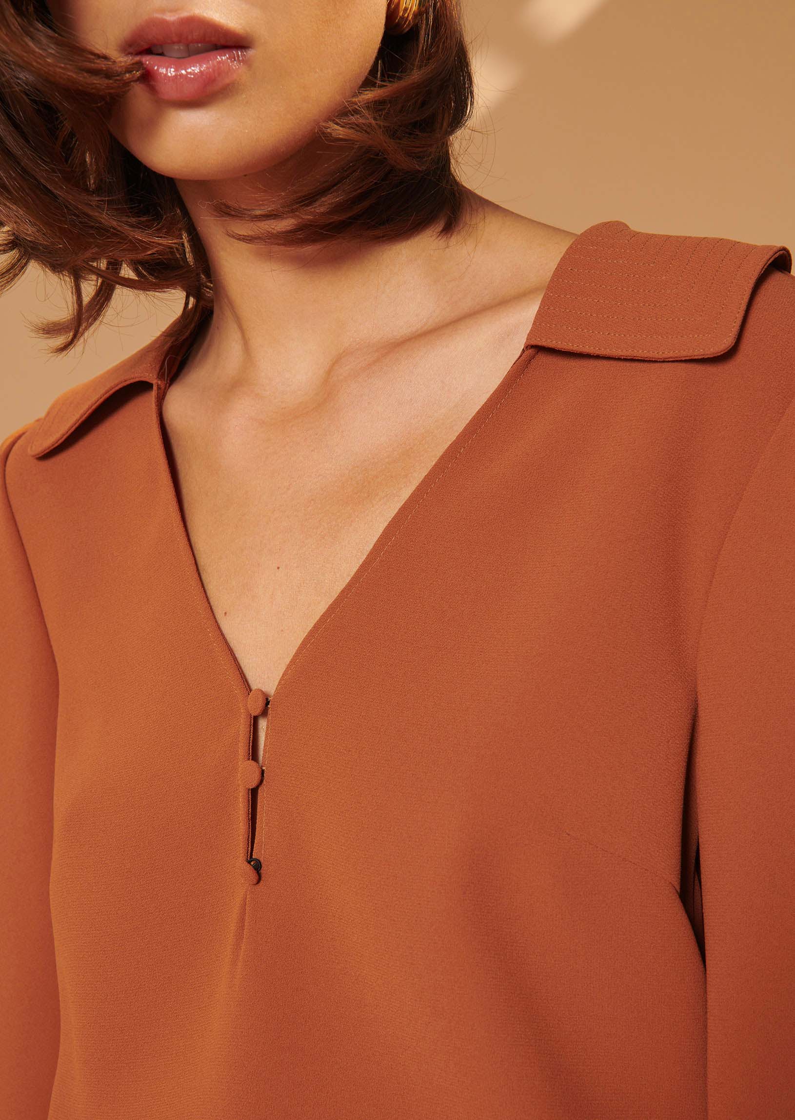 Top Tarabella marron en crêpe Faume - seconde main