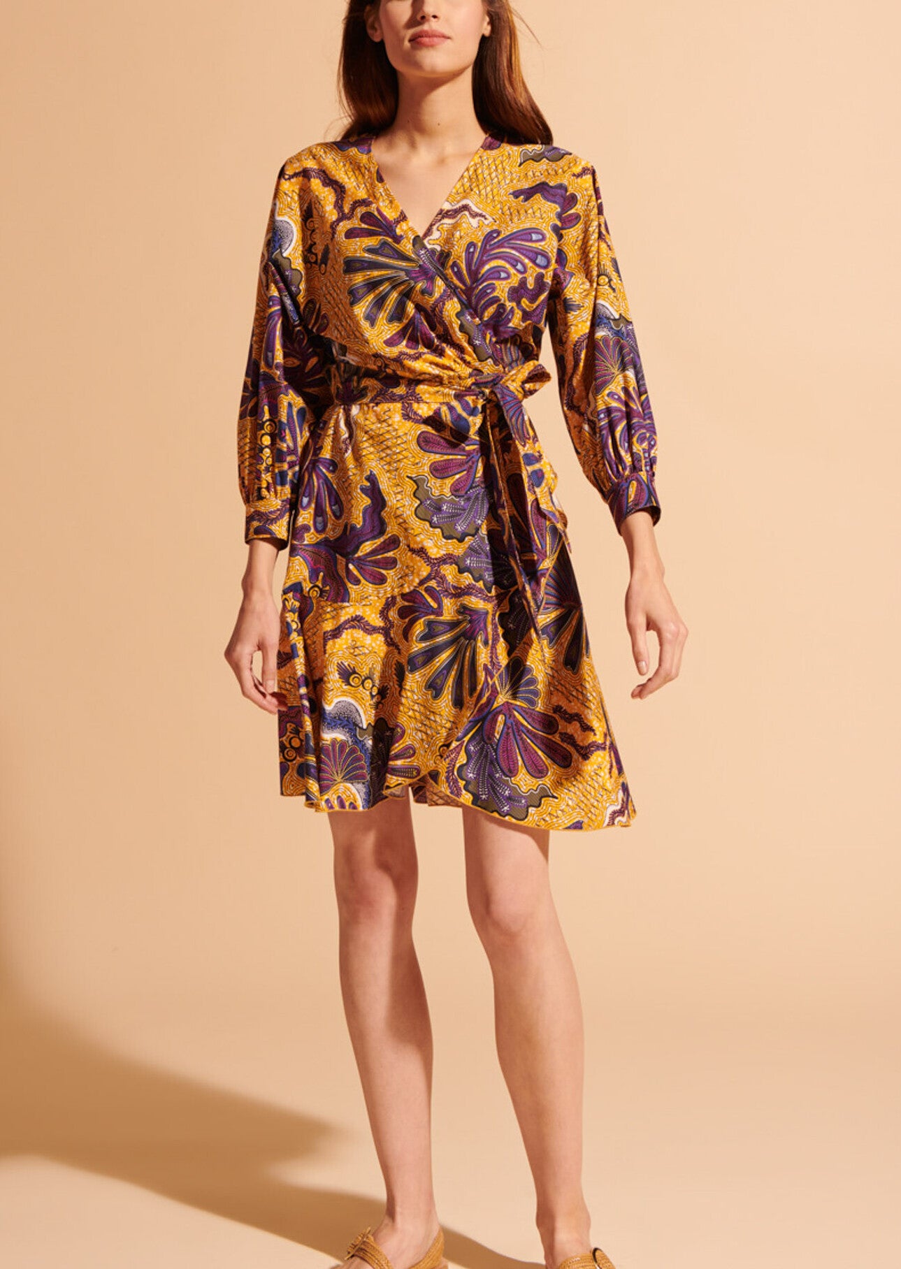 Robe cache-coeur Roza courte en popeline imprimé wax jaune Faume - seconde main