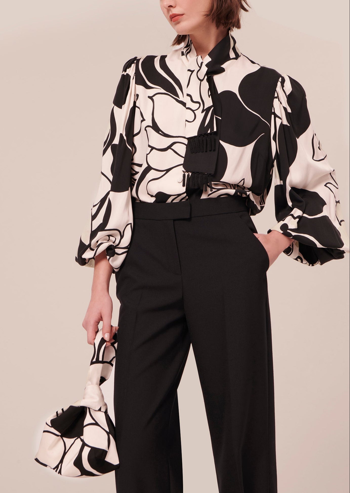 Top Toxane écru imprimé à fleurs noires Faume - seconde main