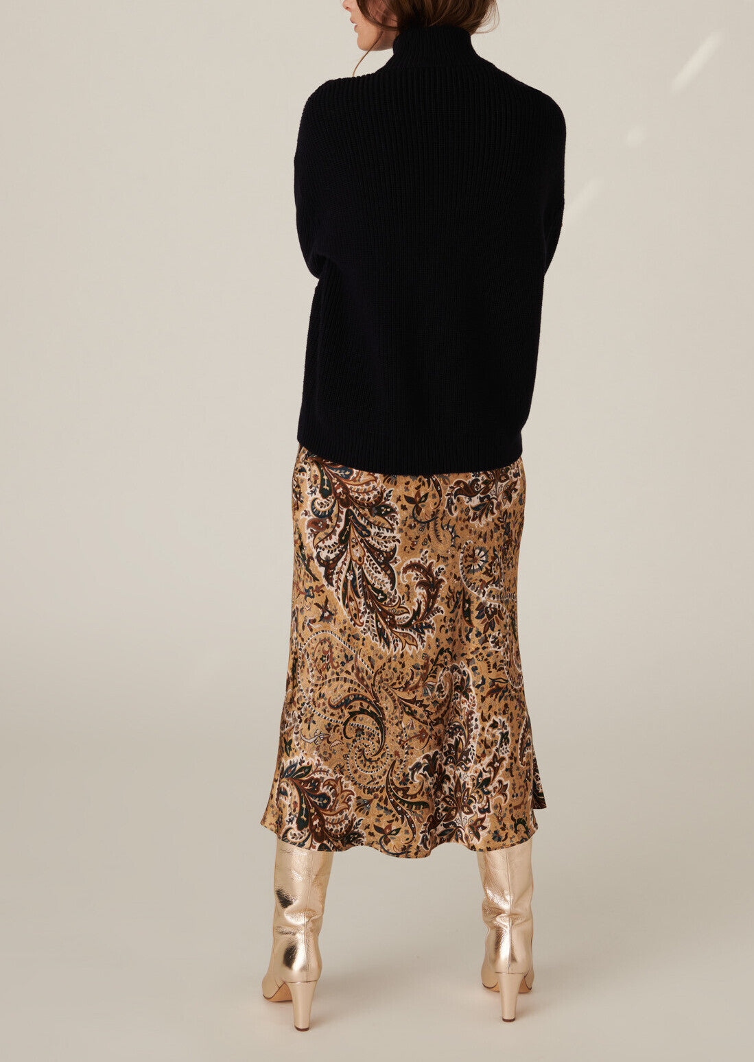 Pull Naoko col roulé bleu nuit en maille mérinos à torsades et tricotage fantaisies Faume - seconde main