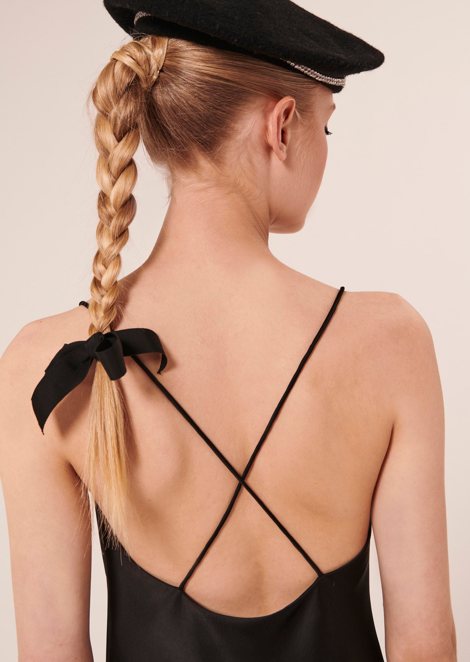 Robe Reane noire en satin fluide Faume - seconde main