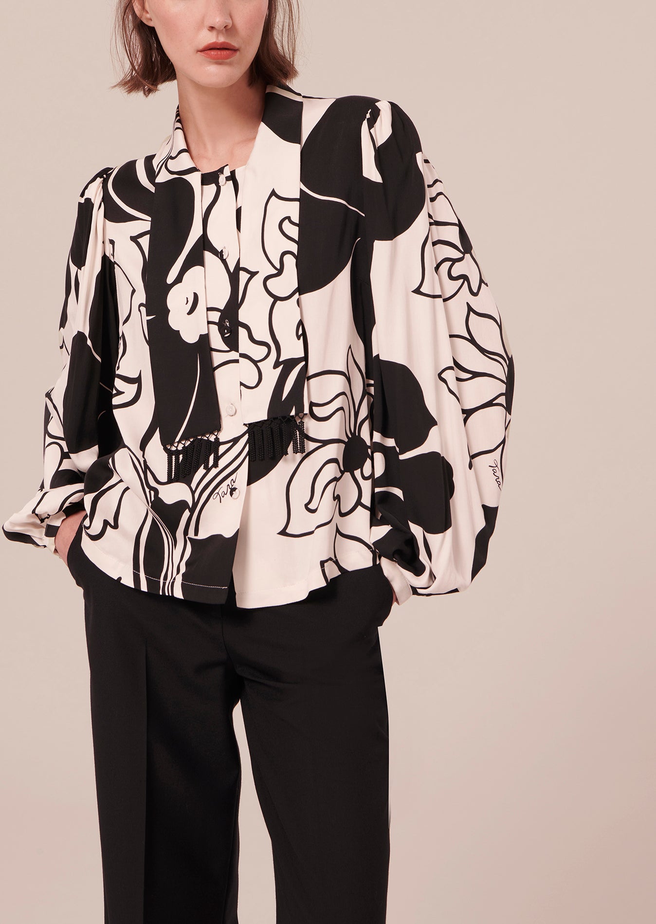 Top Toxane écru imprimé à fleurs noires Faume - seconde main