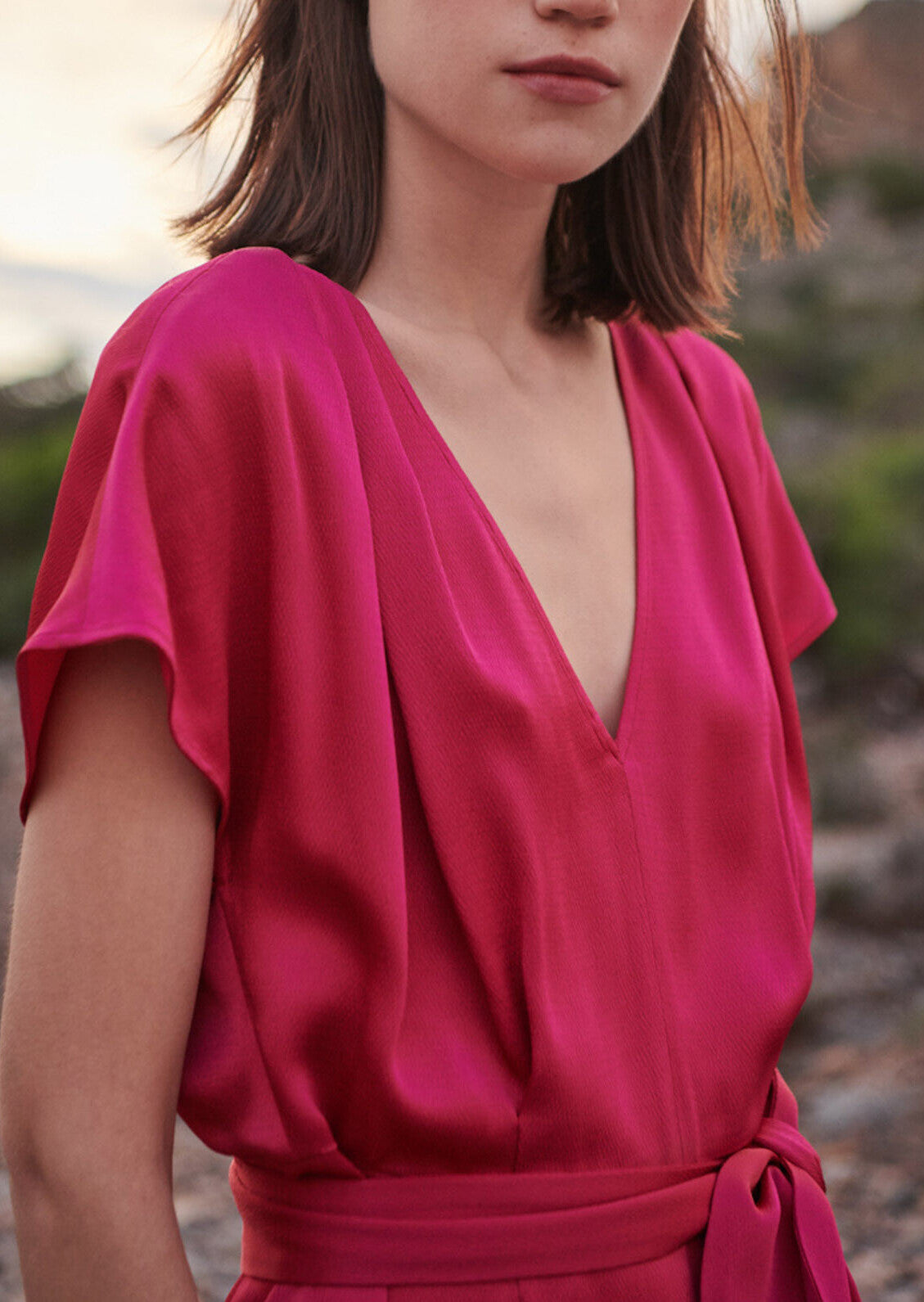 Robe courte azalée en satin martelé Faume - seconde main