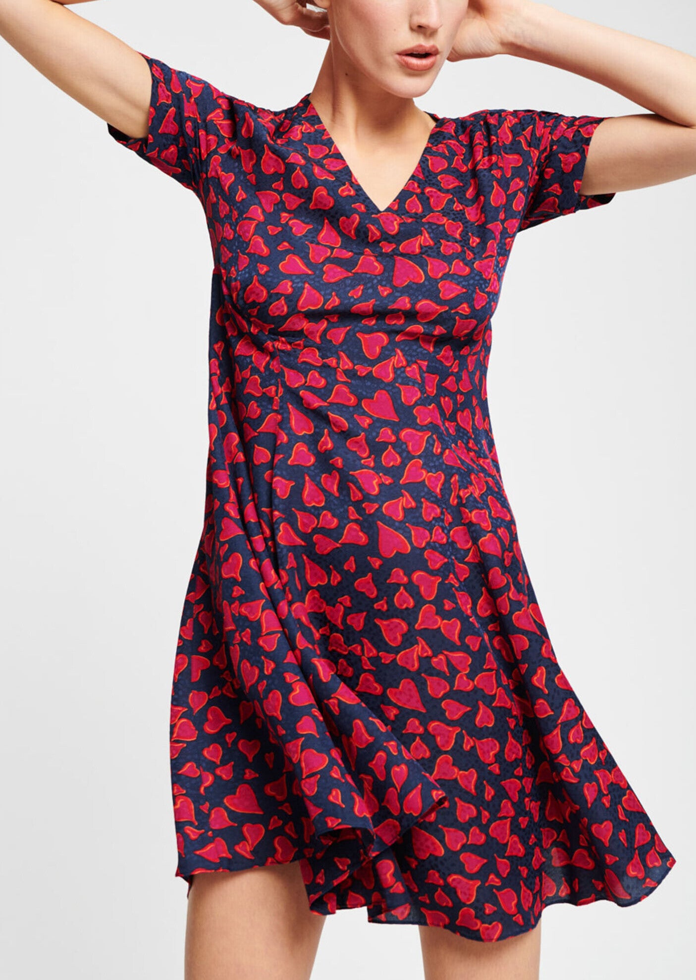 Robe courte bleu nuit motif cœurs rouges Faume - seconde main