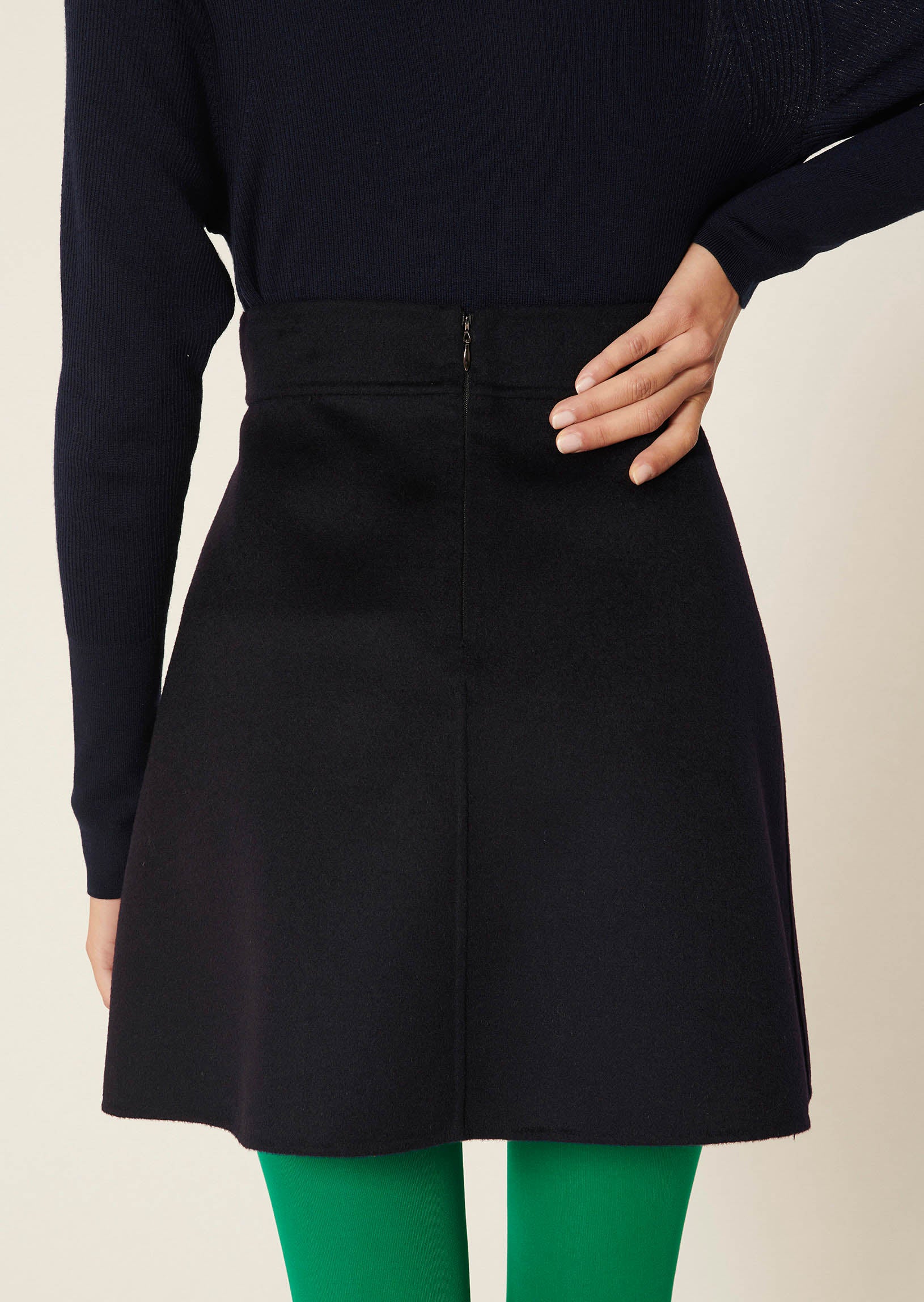 Jupe Jaina bleu nuit en laine double face Faume - seconde main