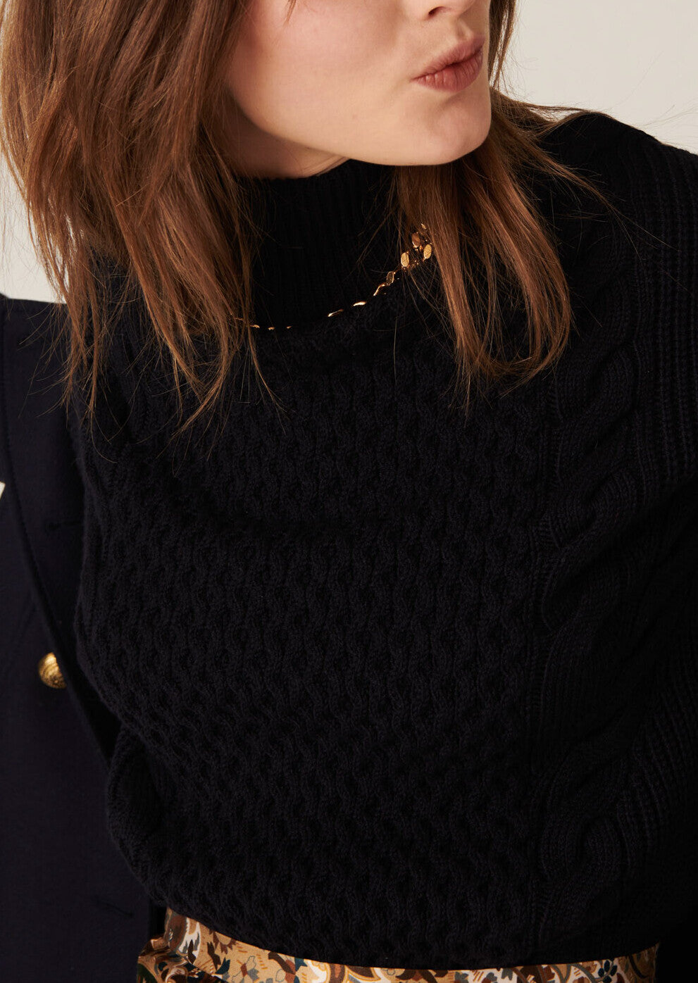 Pull Naoko col roulé bleu nuit en maille mérinos à torsades et tricotage fantaisies Faume - seconde main