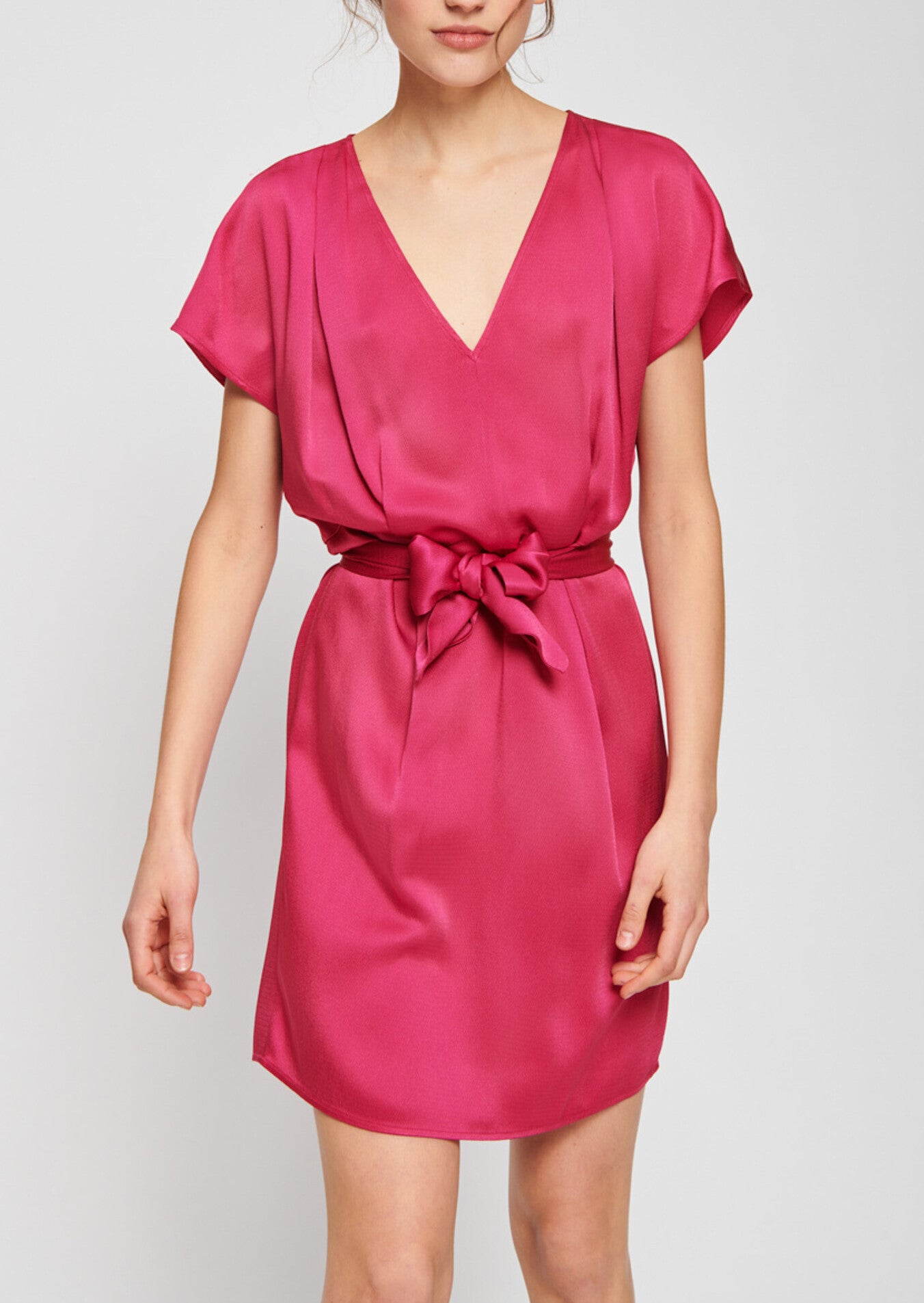 Robe courte azalée en satin martelé Faume - seconde main