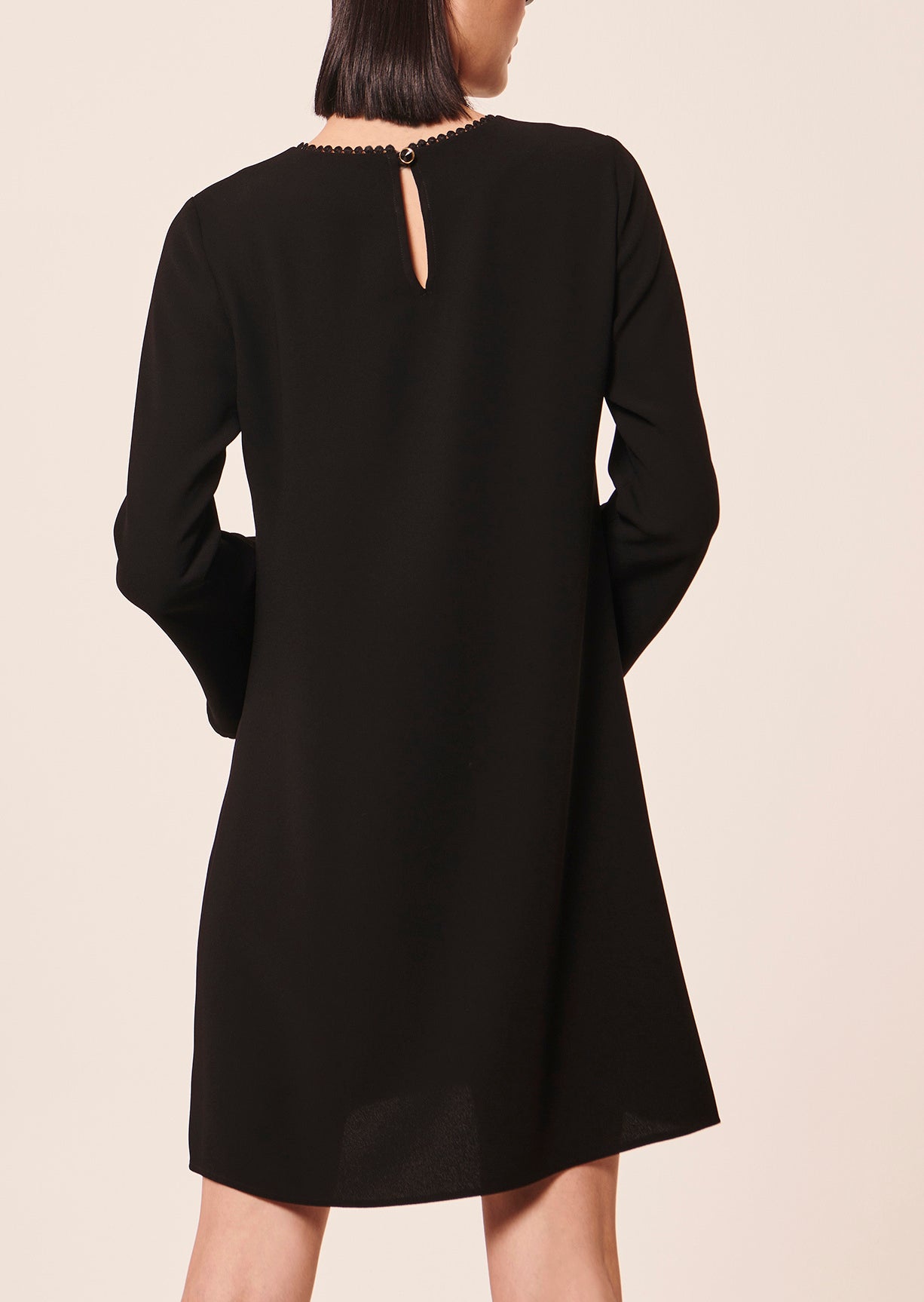 Robe Raja noire en crêpe Faume - seconde main