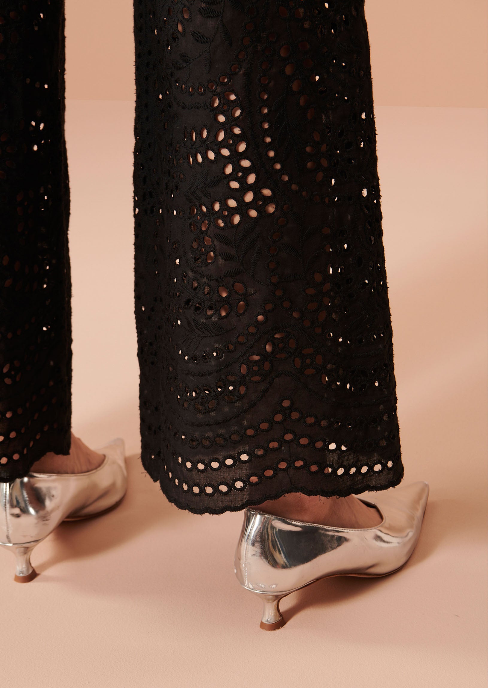 Pantalon Paprika noir en broderie Faume - seconde main