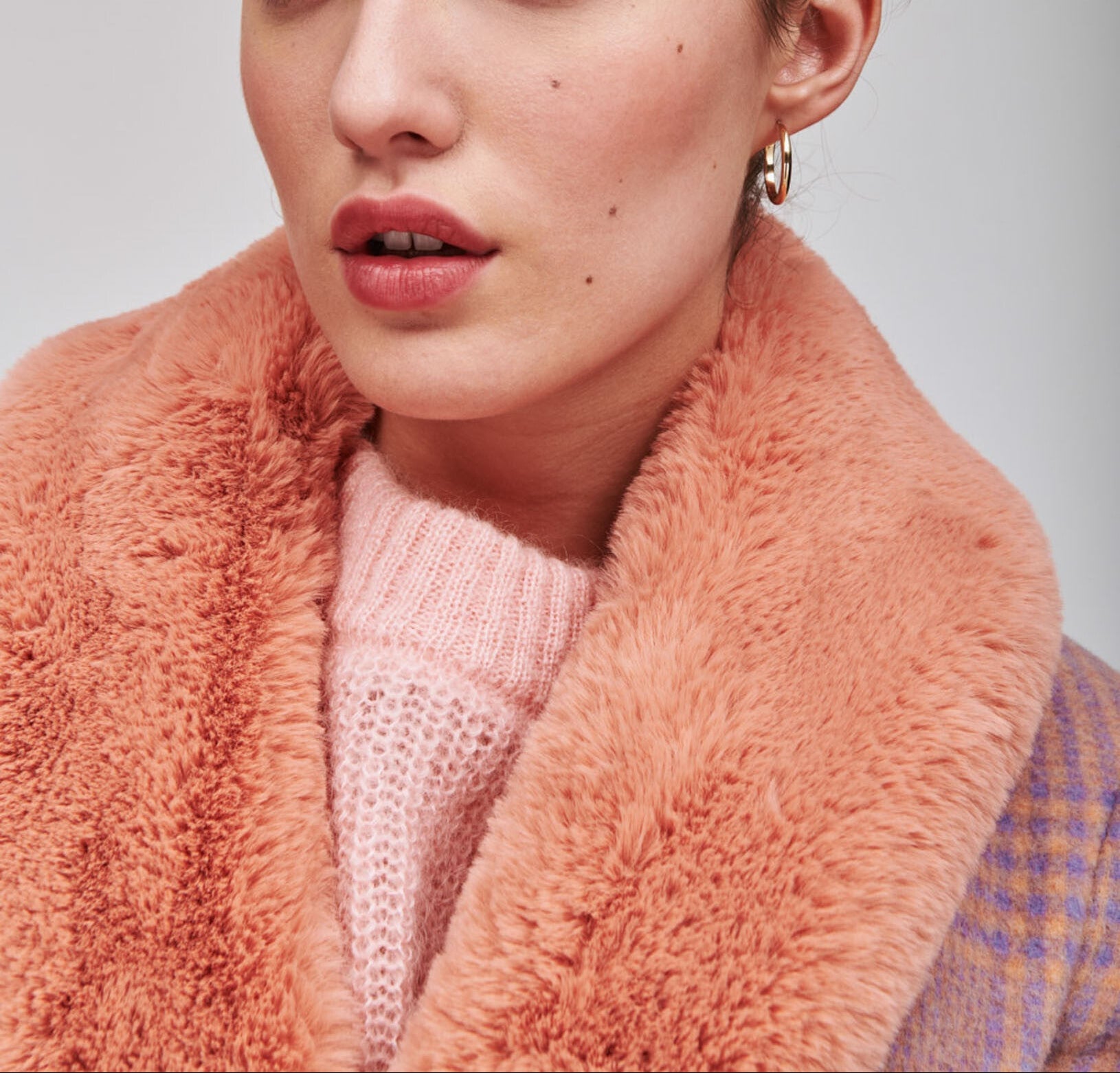 Manteau vieux rose en tartan et col en fausse fourrure Faume - seconde main