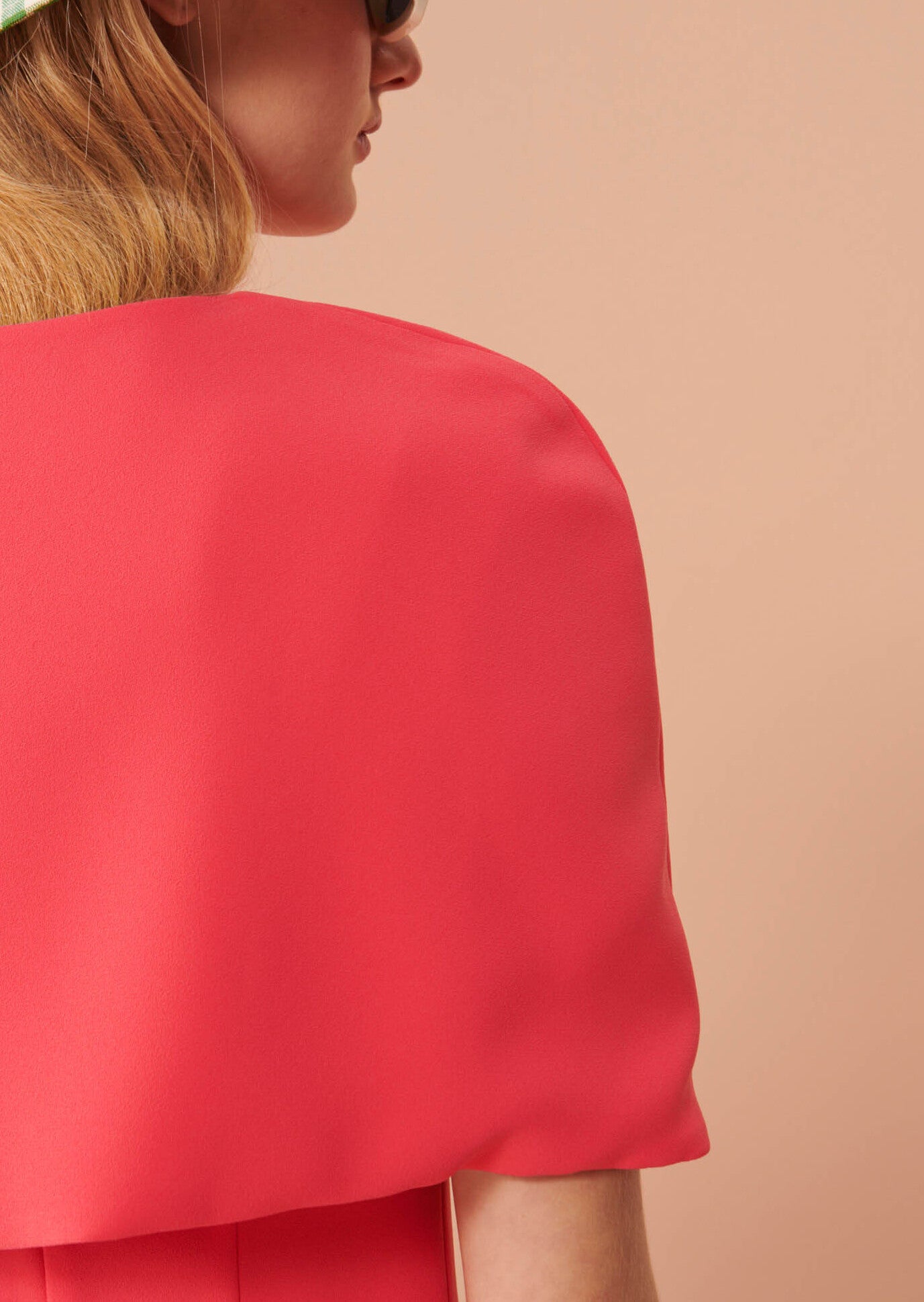 Cape Valentina rose en crêpe Faume - seconde main