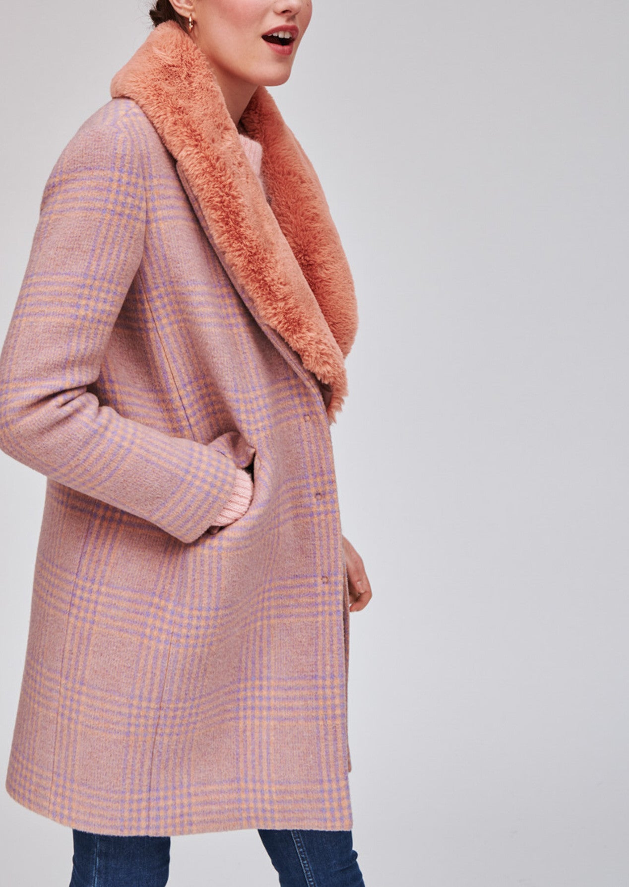 Manteau vieux rose en tartan et col en fausse fourrure Faume - seconde main