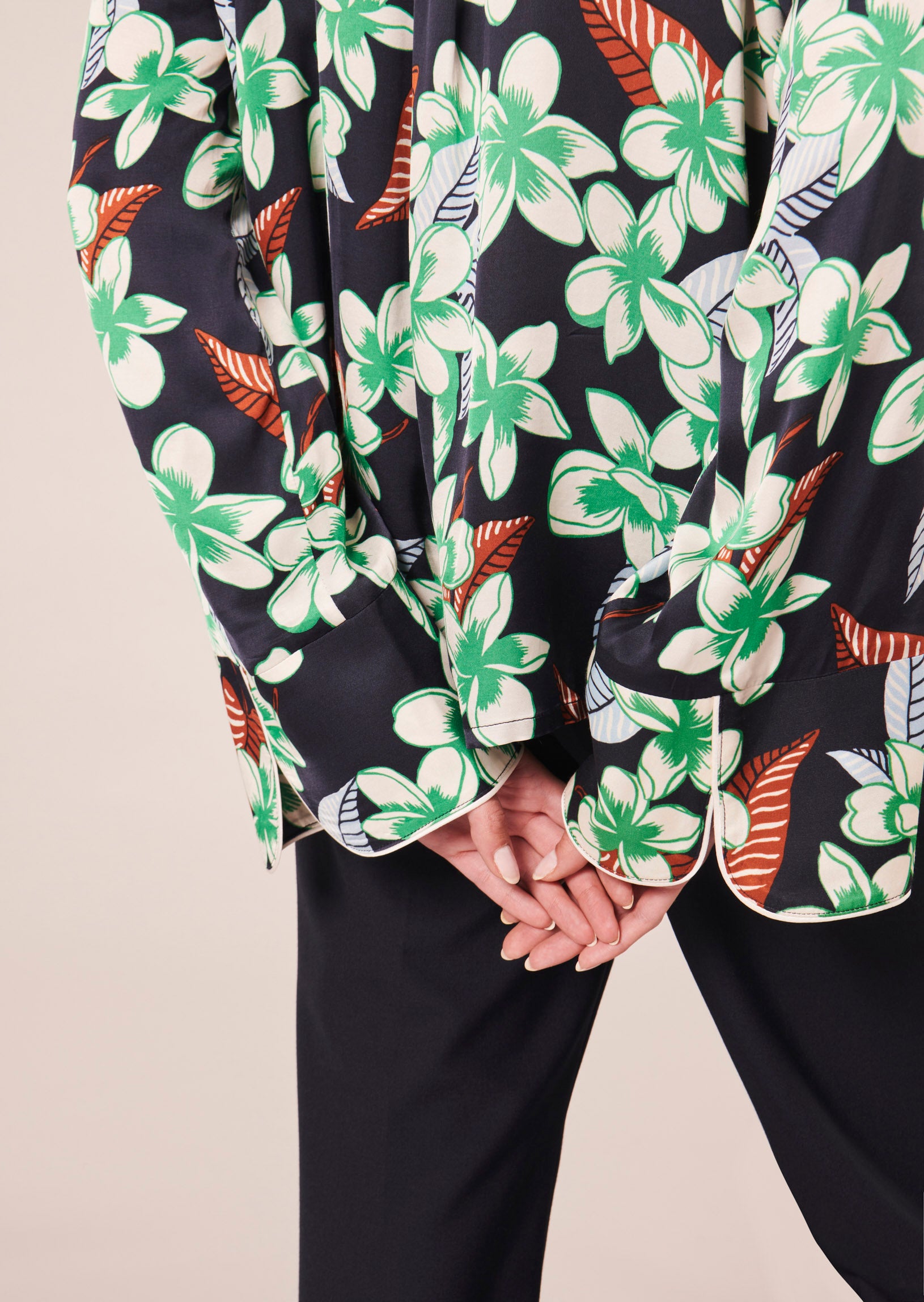 Chemise Calvi bleu nuit à motif fleurs Faume - seconde main