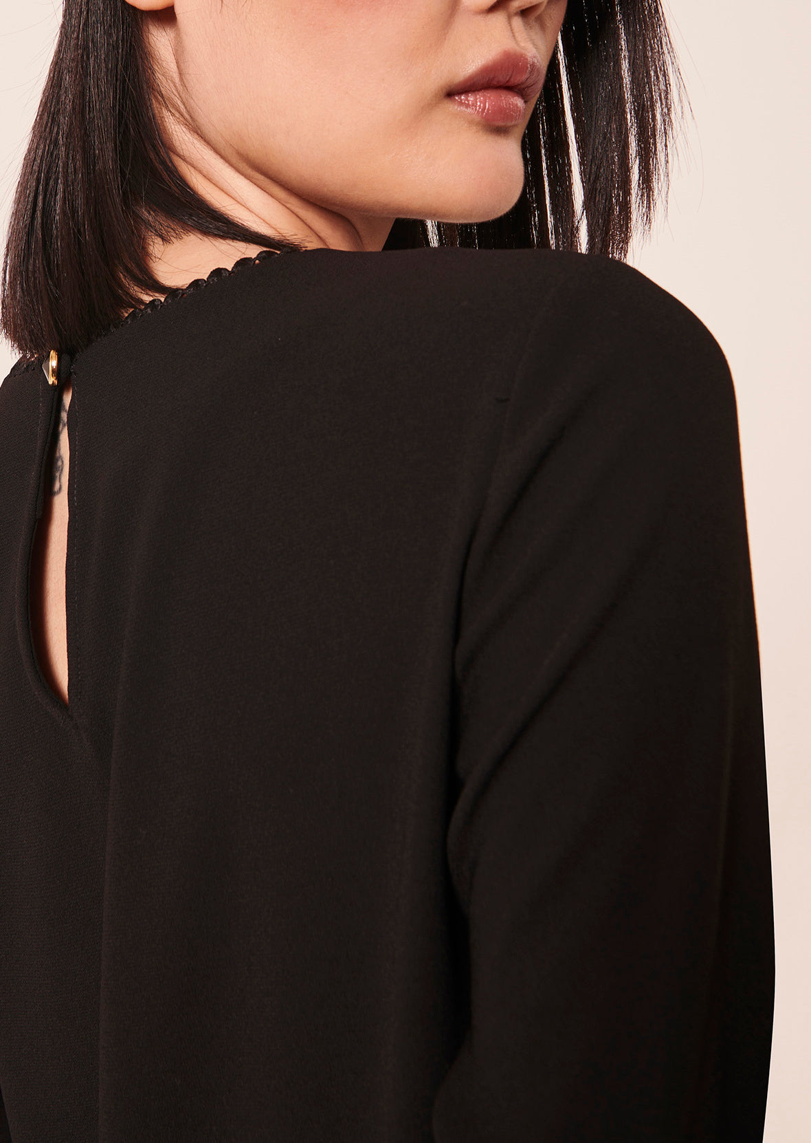 Robe Raja noire en crêpe Faume - seconde main