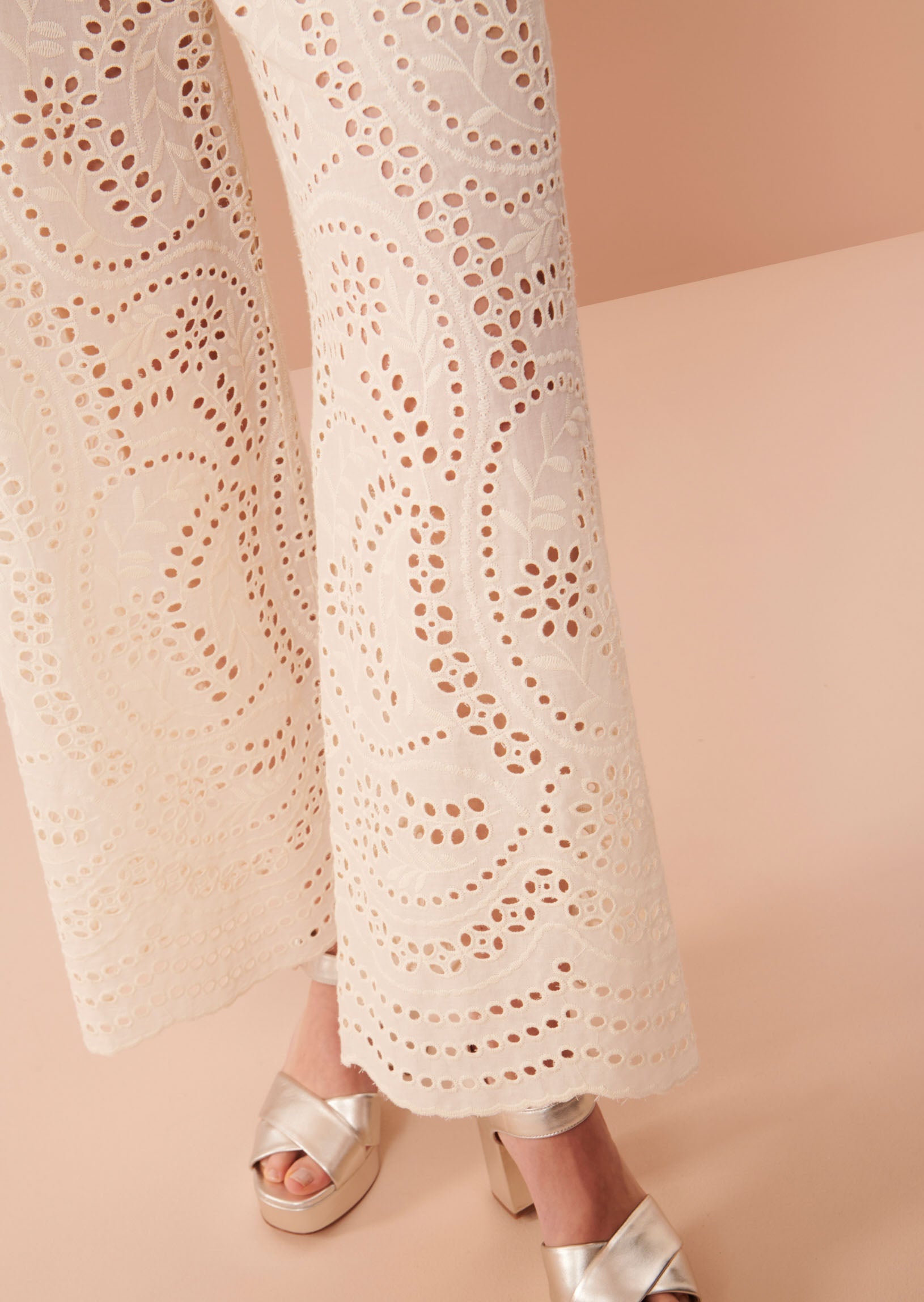 Pantalon Paprika écru en broderie Faume - seconde main