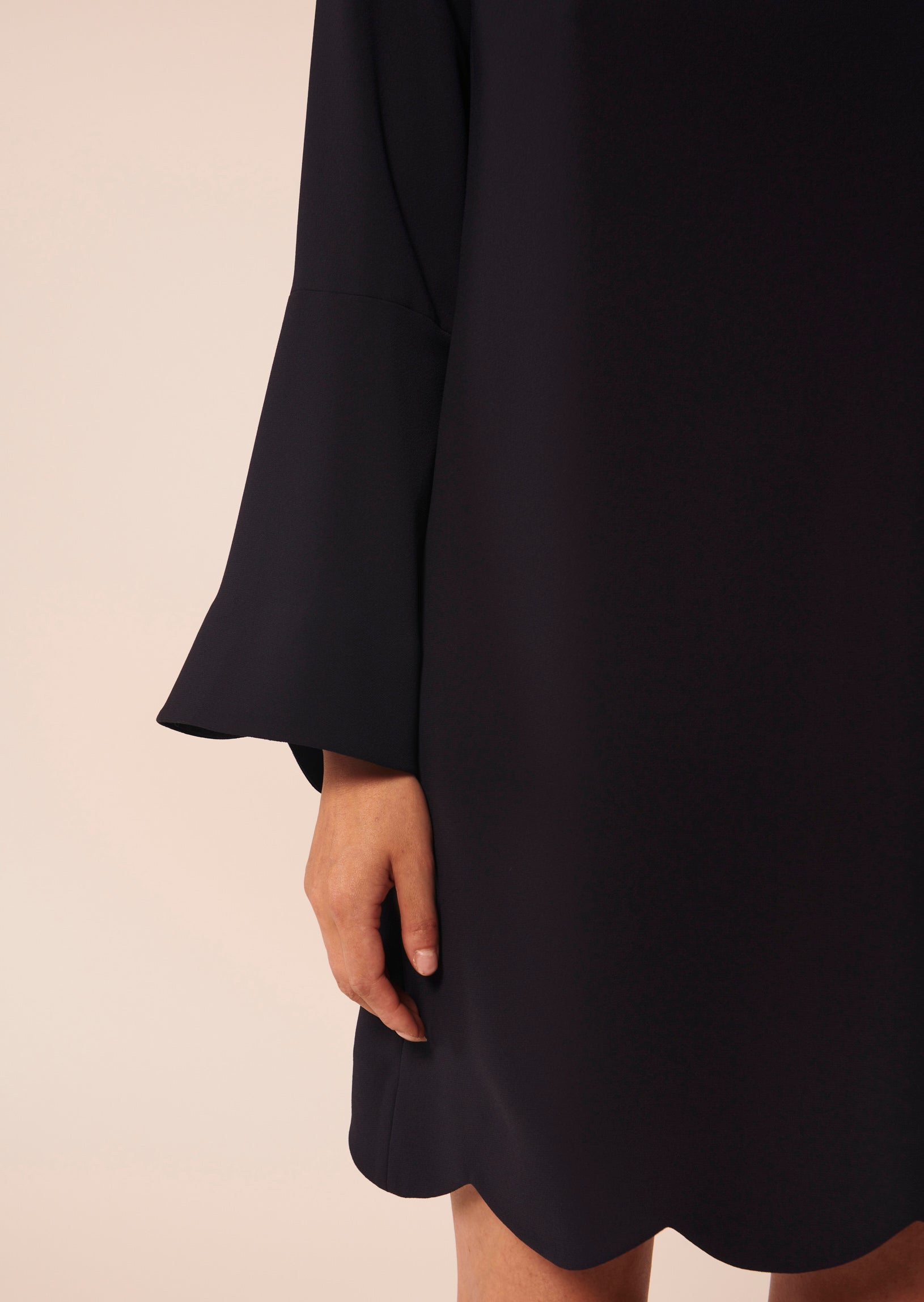 Robe Ruodana bleu nuit en crêpe Faume - seconde main