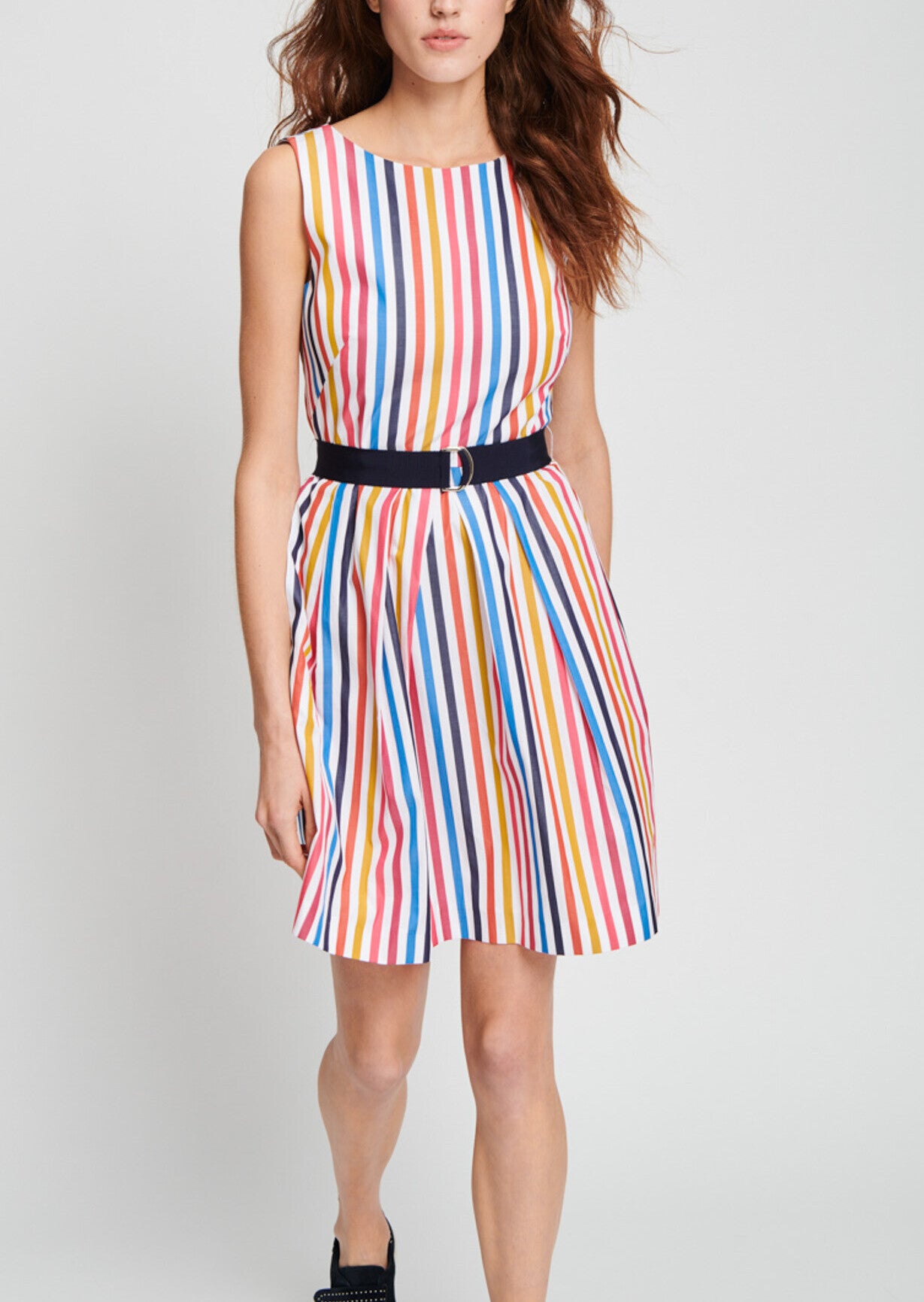 Robe blanche sans manche à rayures multicolores Faume - seconde main