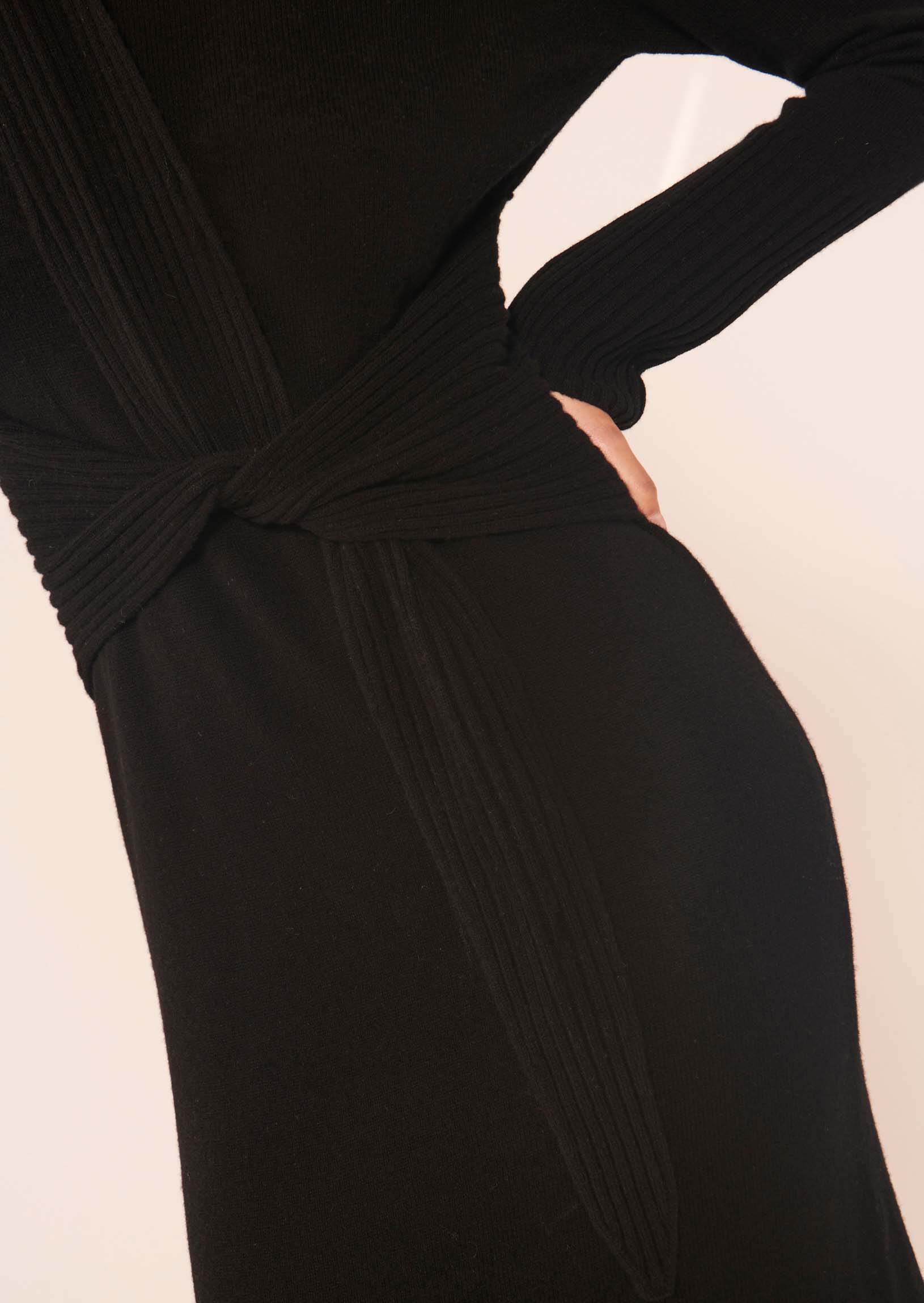 Robe Romie noire en laine mérinos Faume - seconde main