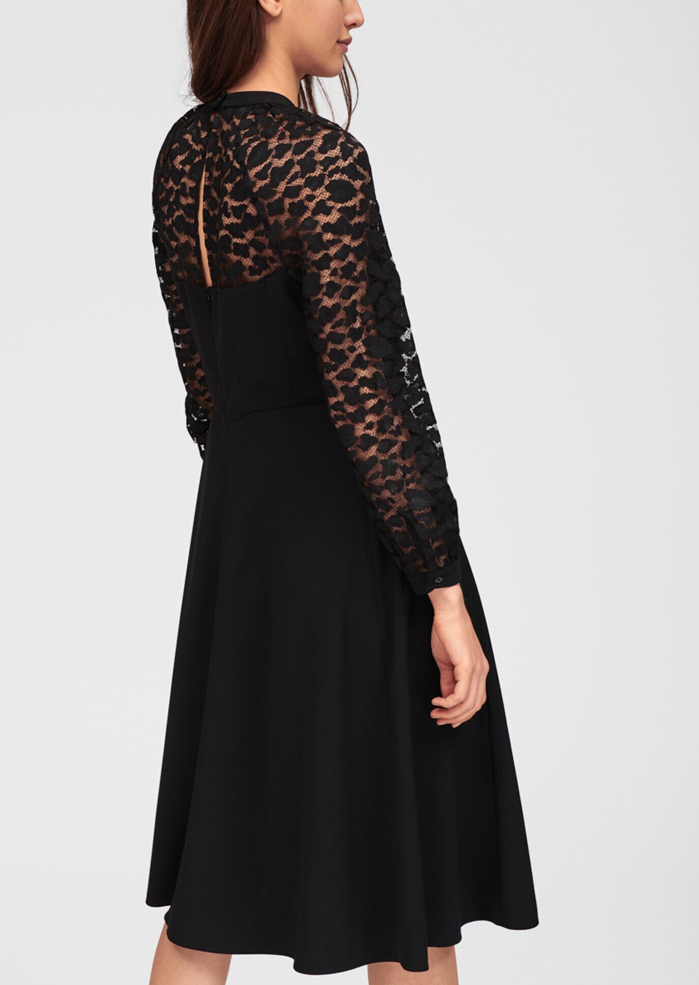 Robe mi-longue noire brodée Faume - seconde main