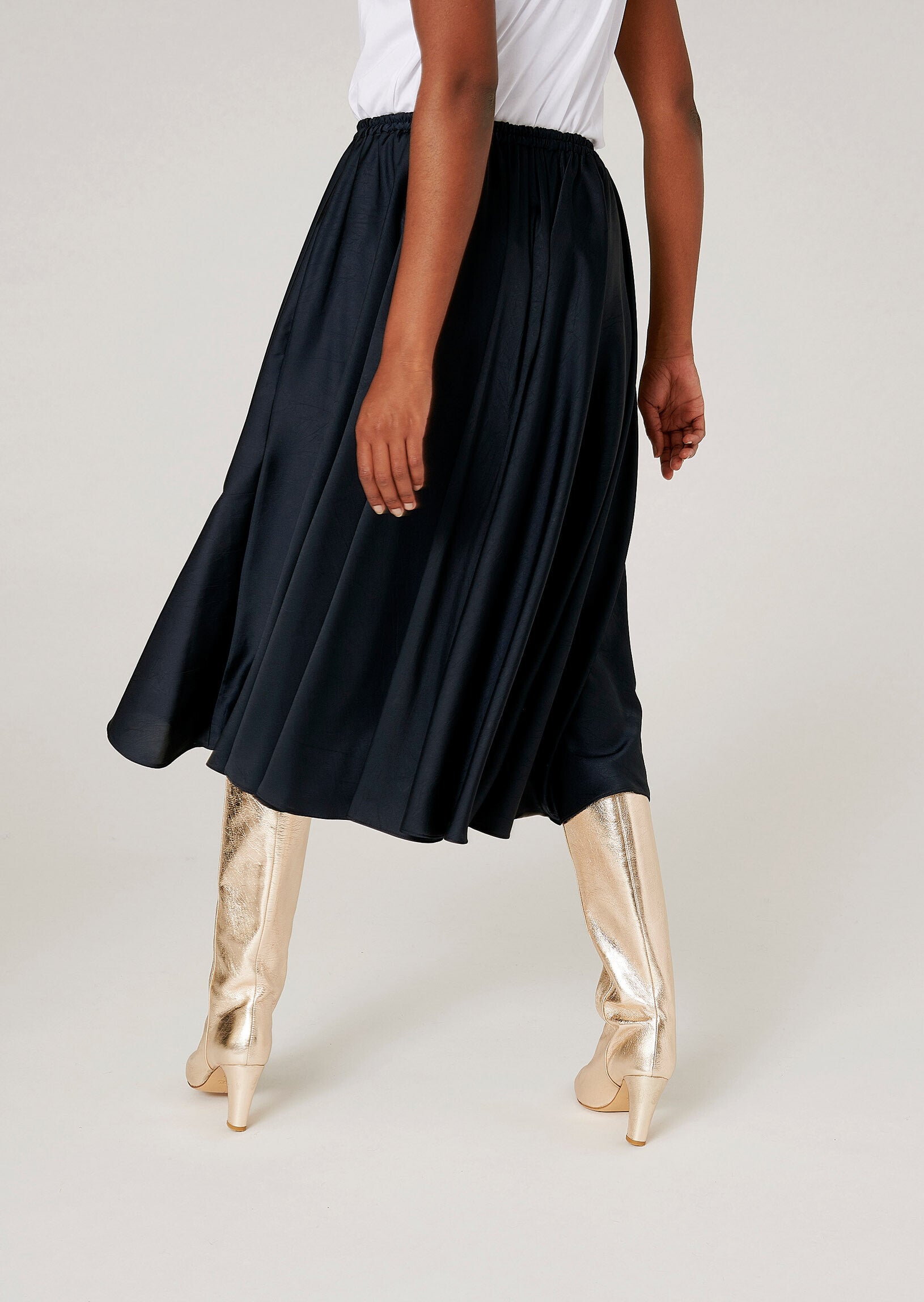 Jupe longue Jolande bleu nuit en satin crinkle Faume - seconde main