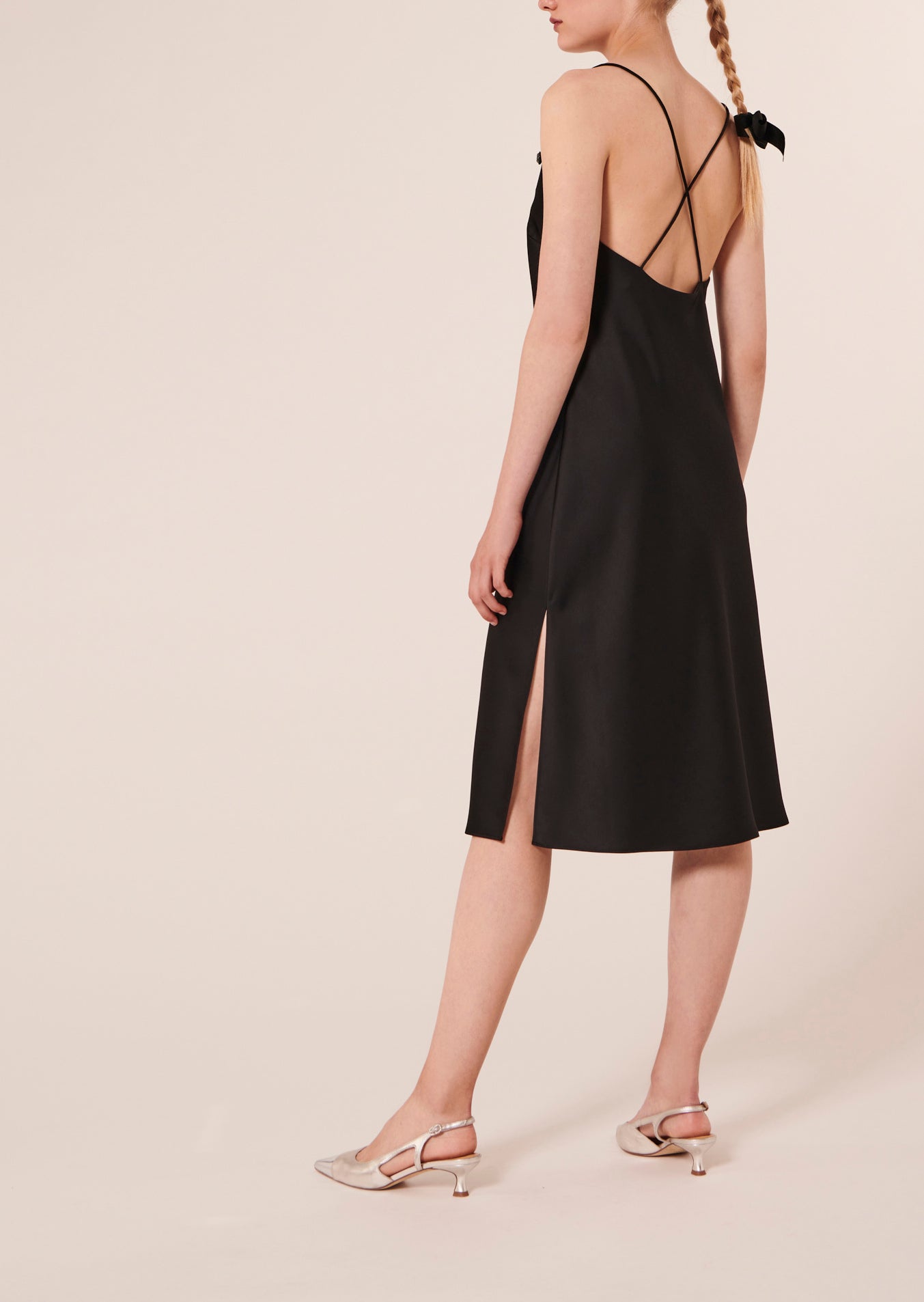 Robe Reane noire en satin fluide Faume - seconde main