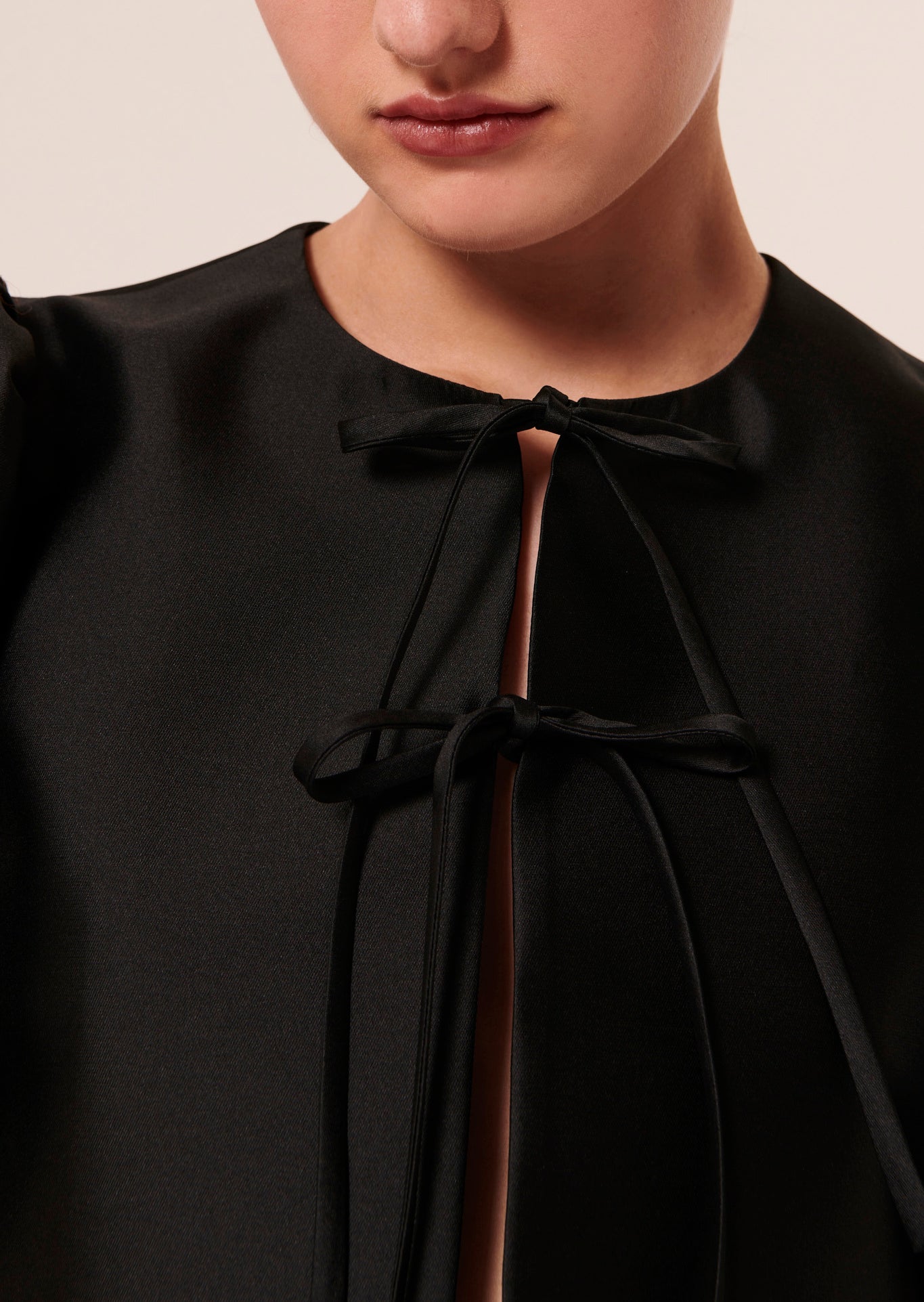 Veste Valentine noire en satin Faume - seconde main