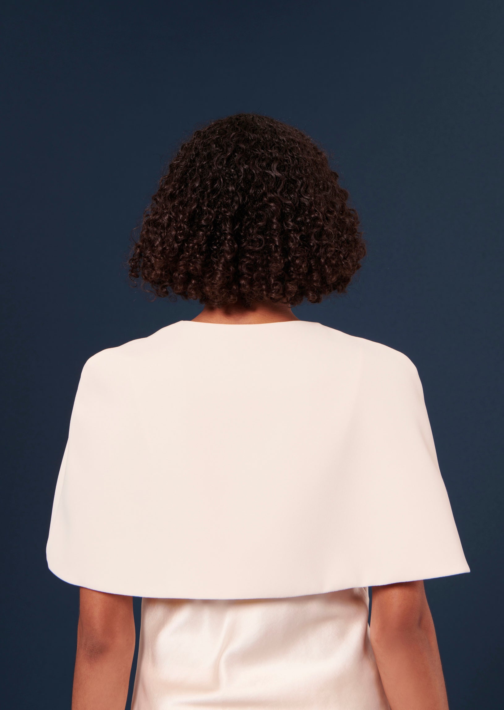 Cape Valentina écrue en crêpe Faume - seconde main