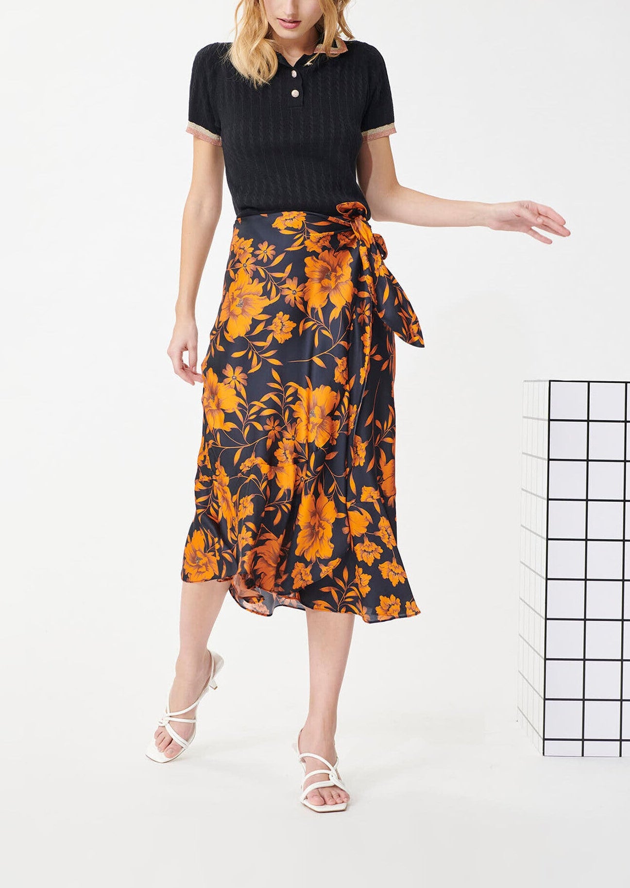 Jupe Jen bleu nuit imprimé fleur d'Hawaï en viscose satiné Faume - seconde main