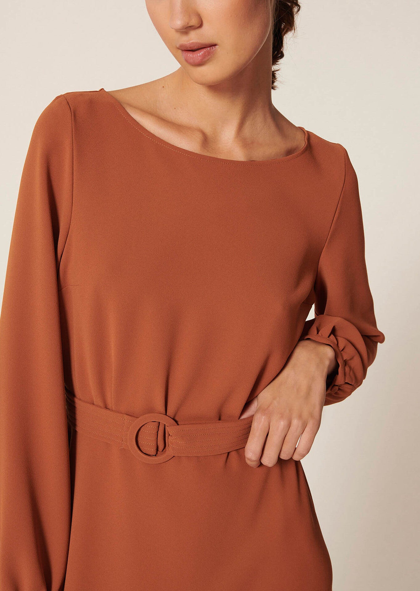 Robe Rillyta marron en crêpe Faume - seconde main