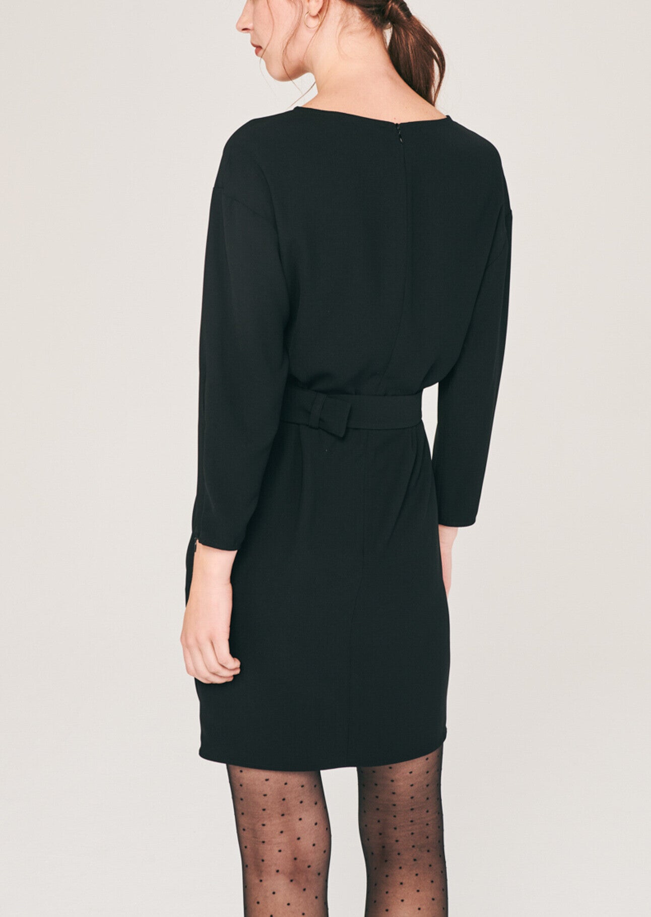 Robe noire en crêpe fluide à volants Faume - seconde main