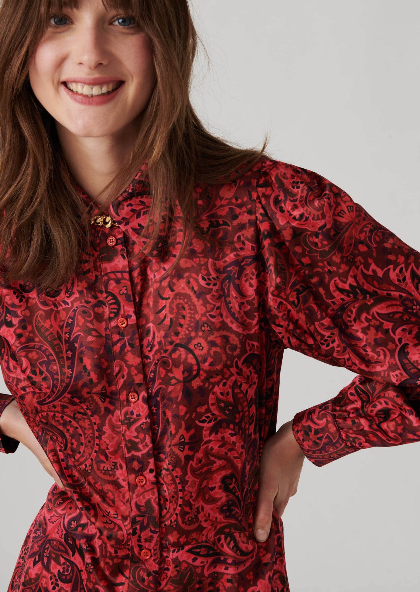 Robe chemise Rolia rouge imprimé cachemire en satin viscose de soie Faume - seconde main