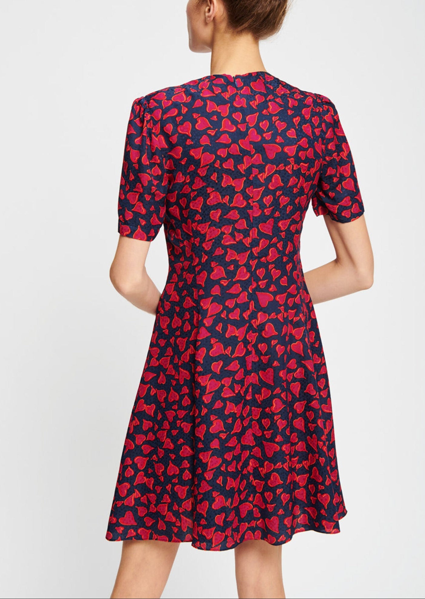 Robe courte bleu nuit motif cœurs rouges Faume - seconde main