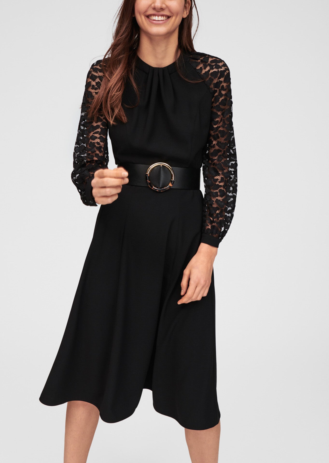 Robe mi-longue noire brodée Faume - seconde main